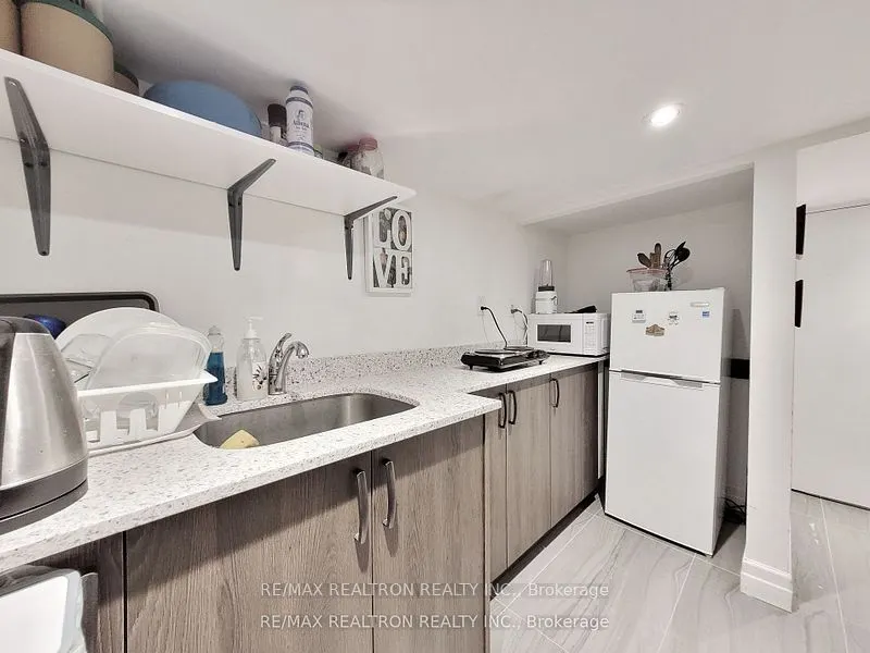 185 Steeles Avenue E