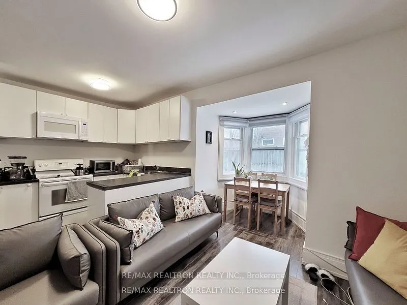 185 Steeles Avenue E