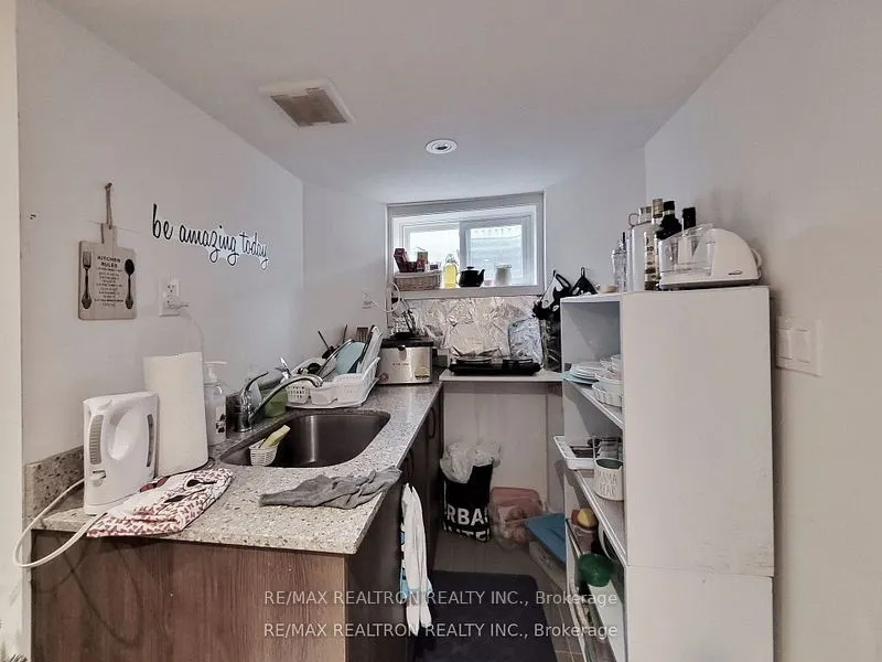 185 Steeles Avenue E
