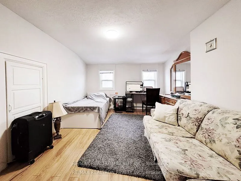 185 Steeles Avenue E