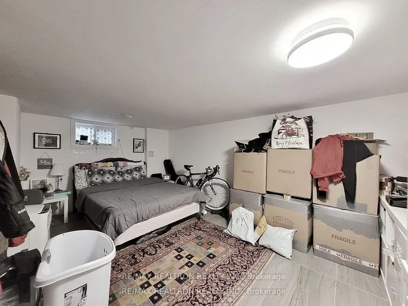 185 Steeles Avenue E