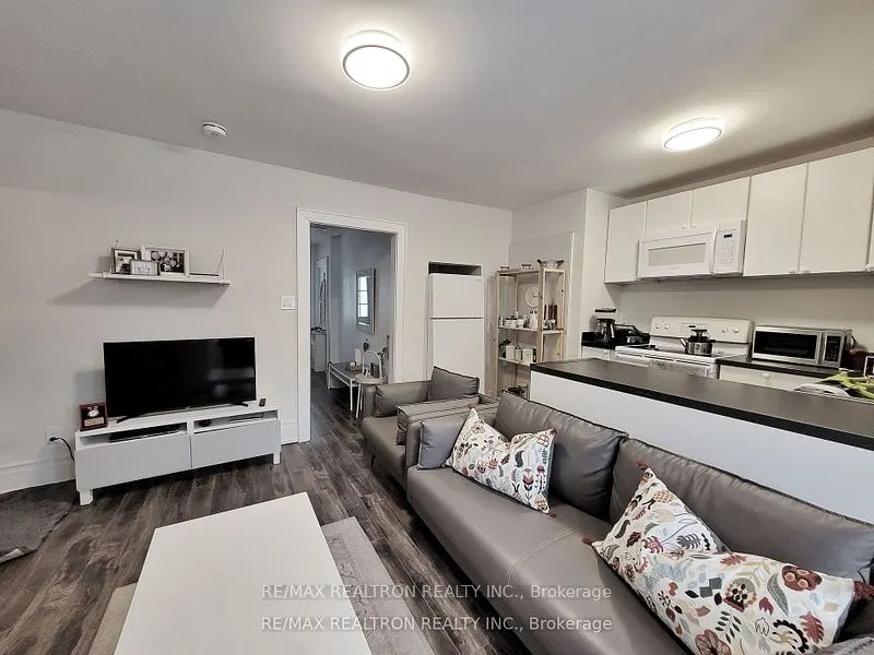185 Steeles Avenue E