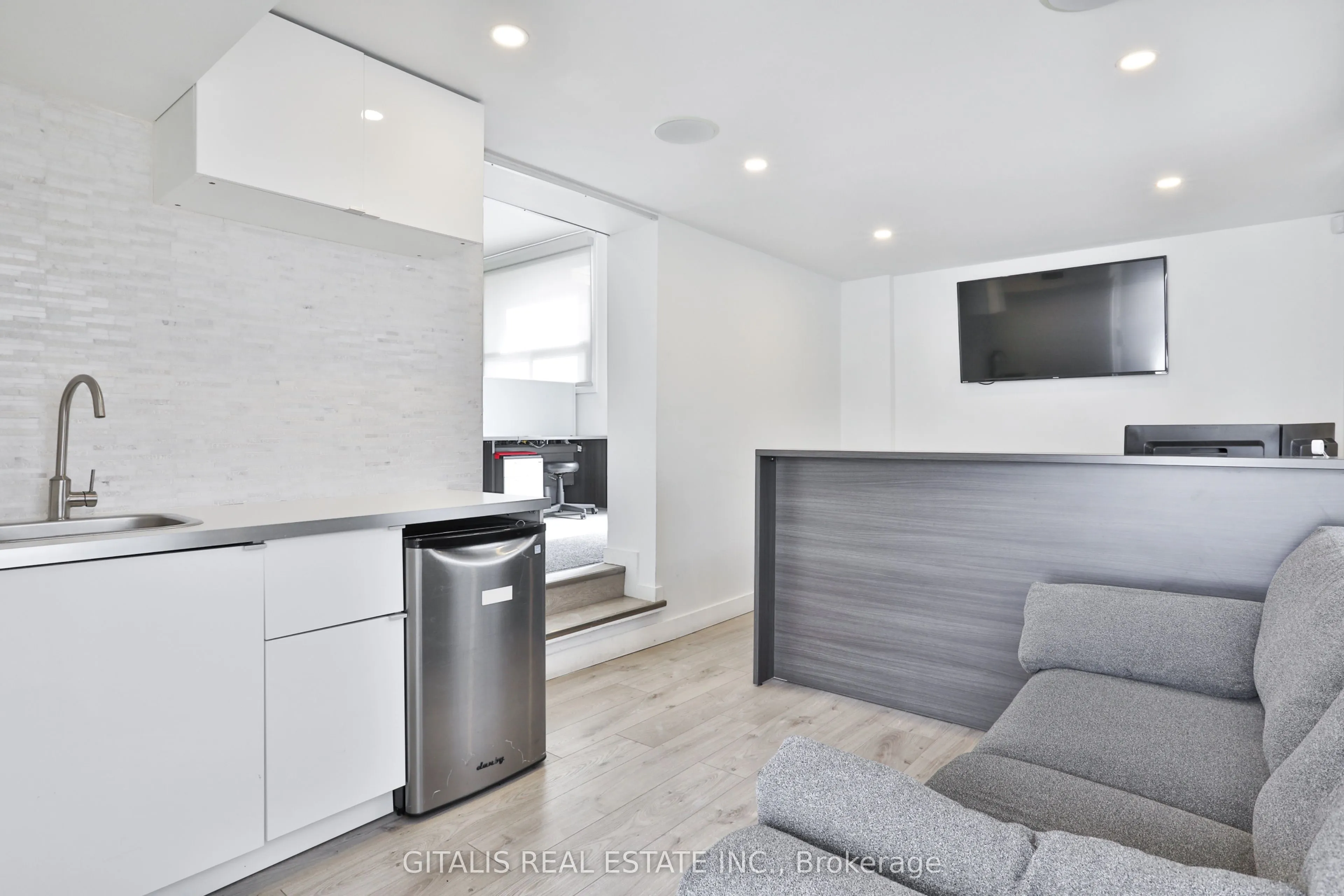 75 Jonesville Crescent, #A & B