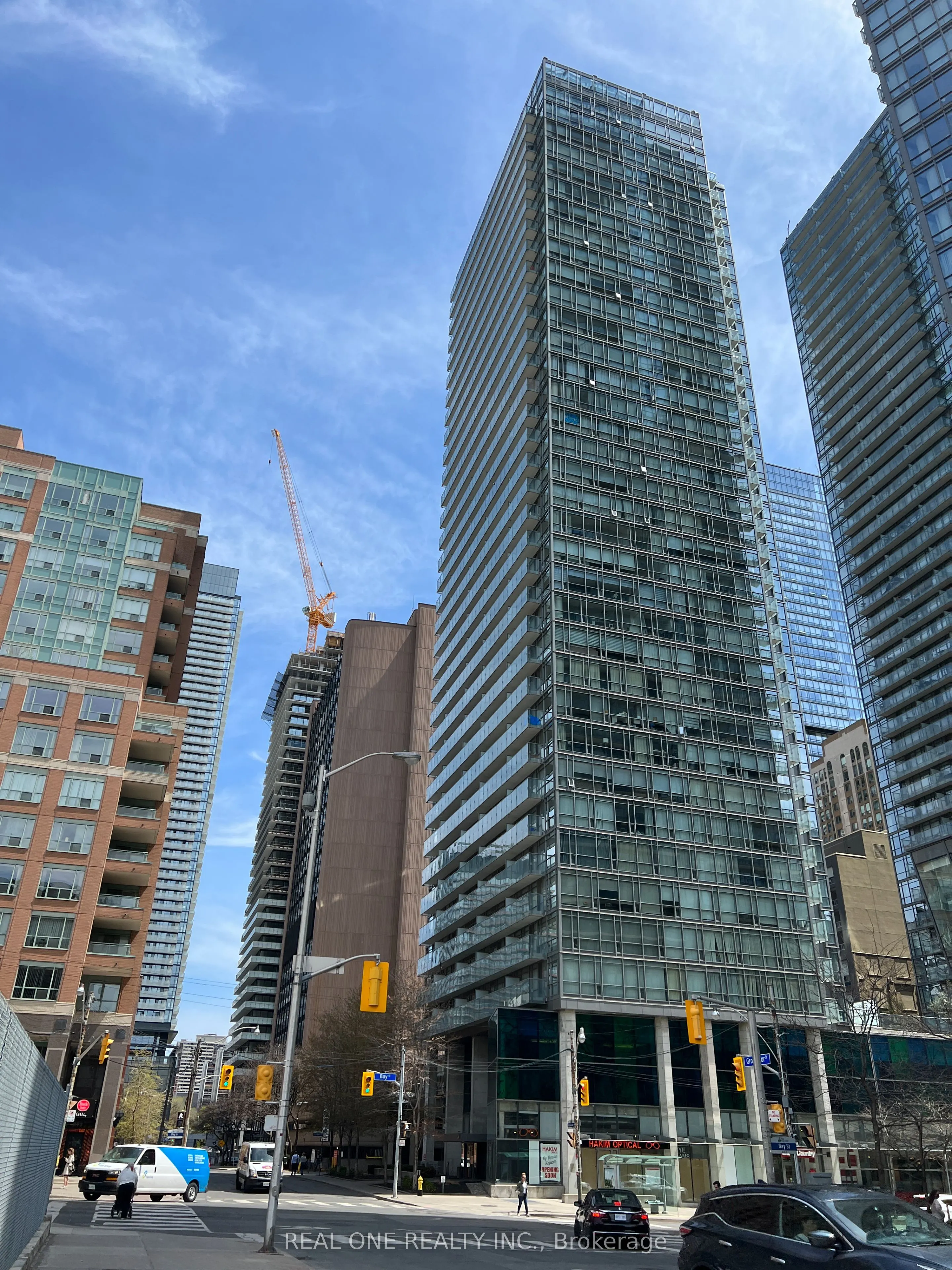 37 Grosvenor Street, #1704