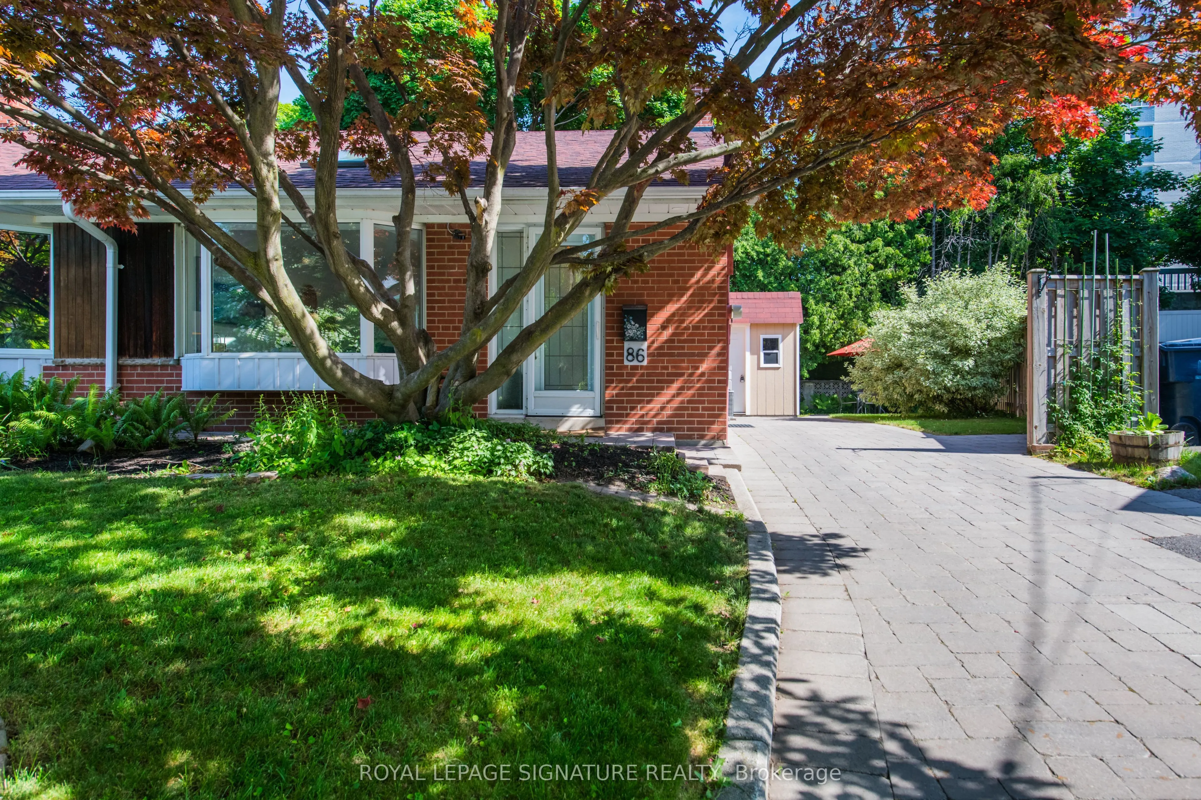 86 MURELLEN Crescent