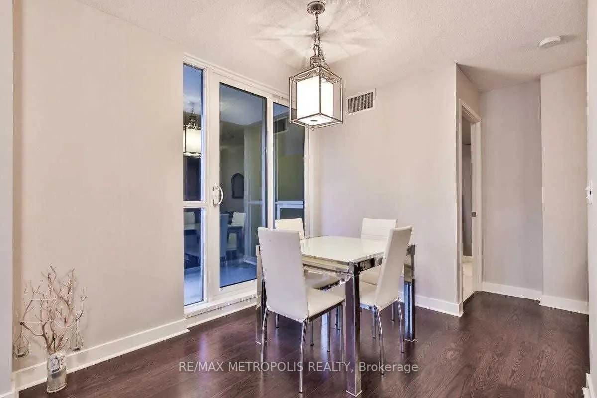 320 Richmond Street E, #1413