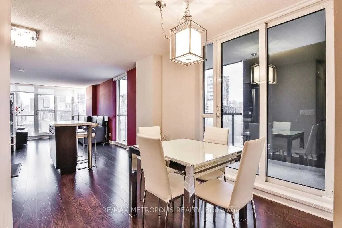 320 Richmond Street E, #1413