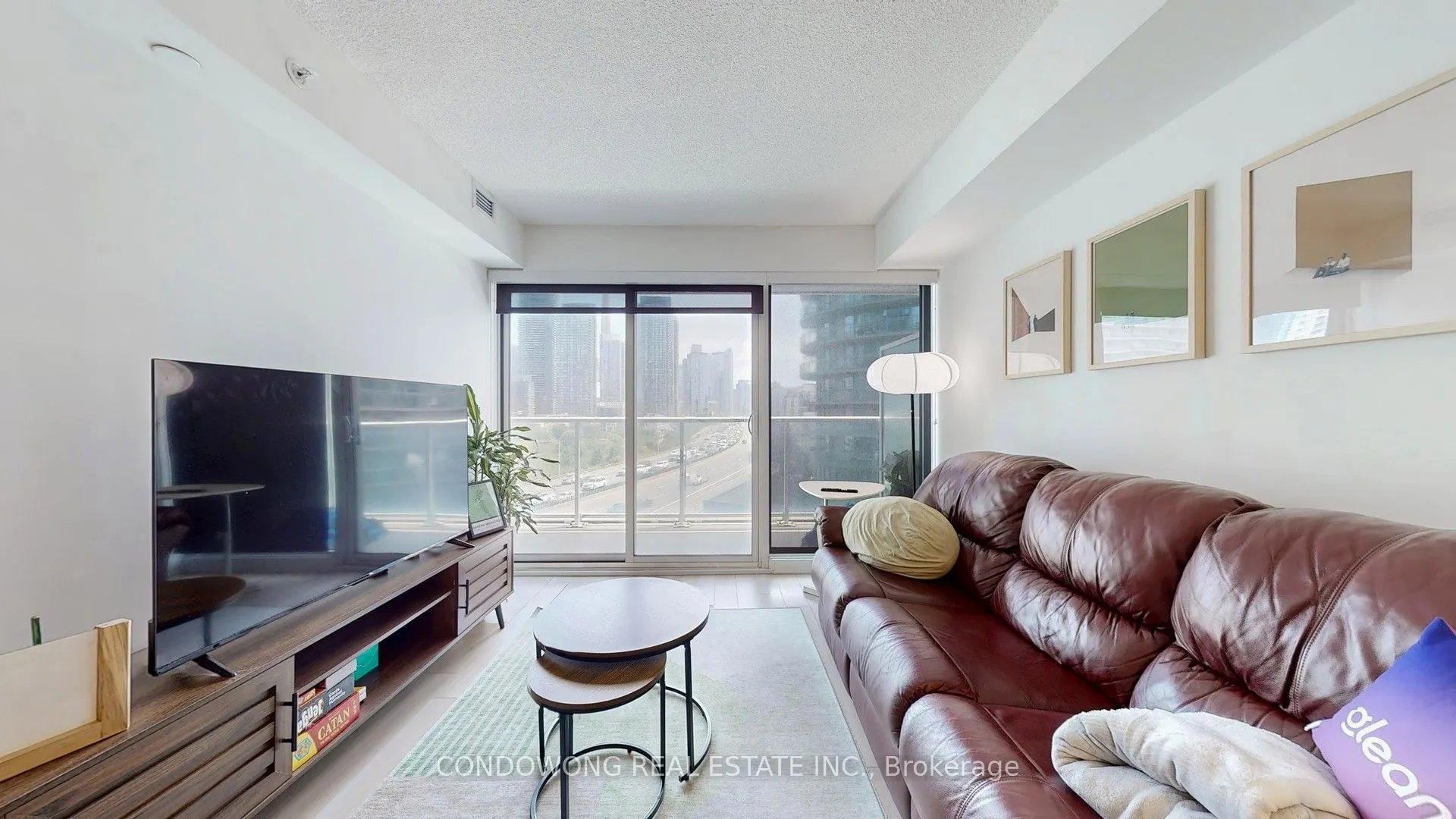 17 Bathurst Street, #911