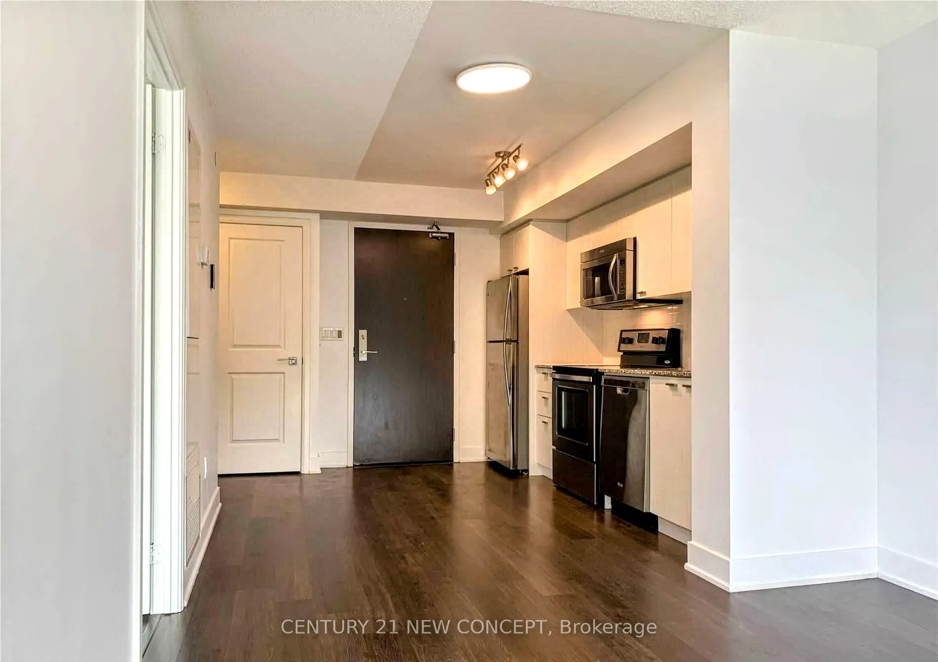 88 Sheppard Avenue E, #1111