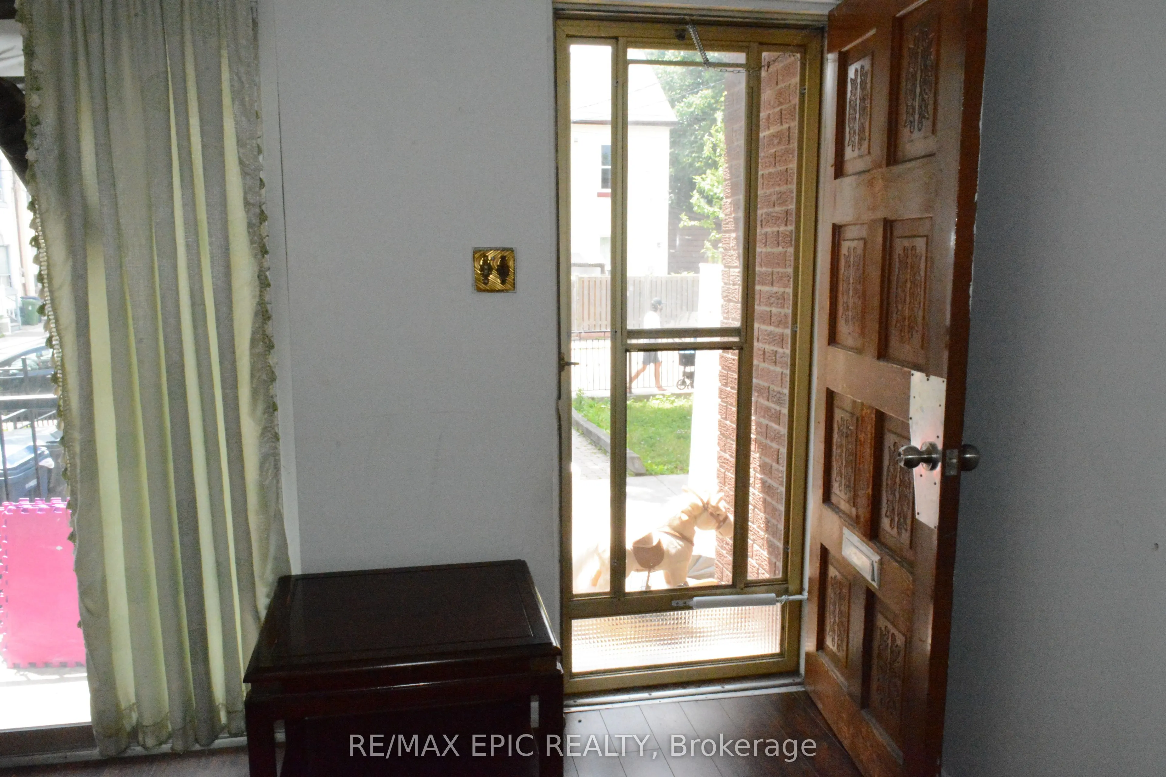 137 Markham Street, #main