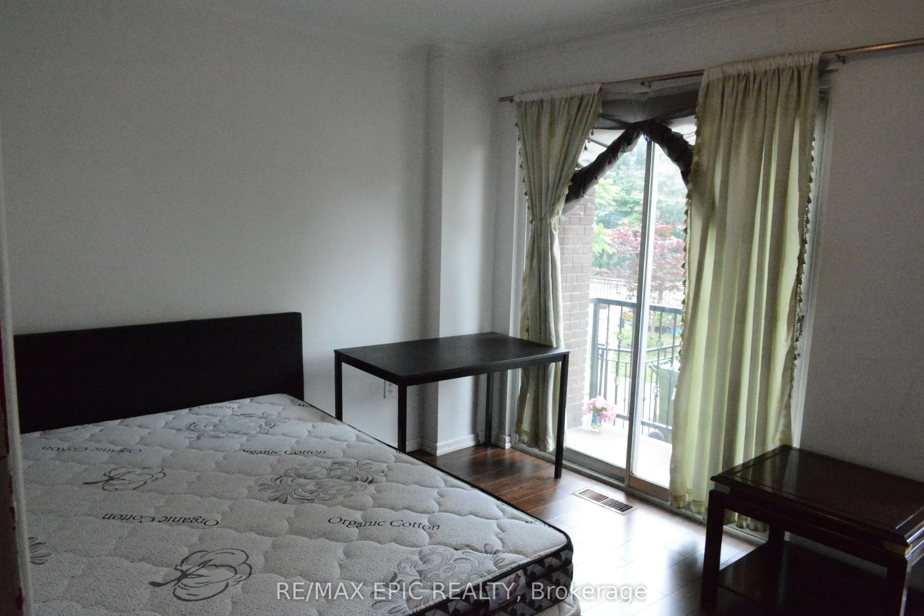 137 Markham Street, #main