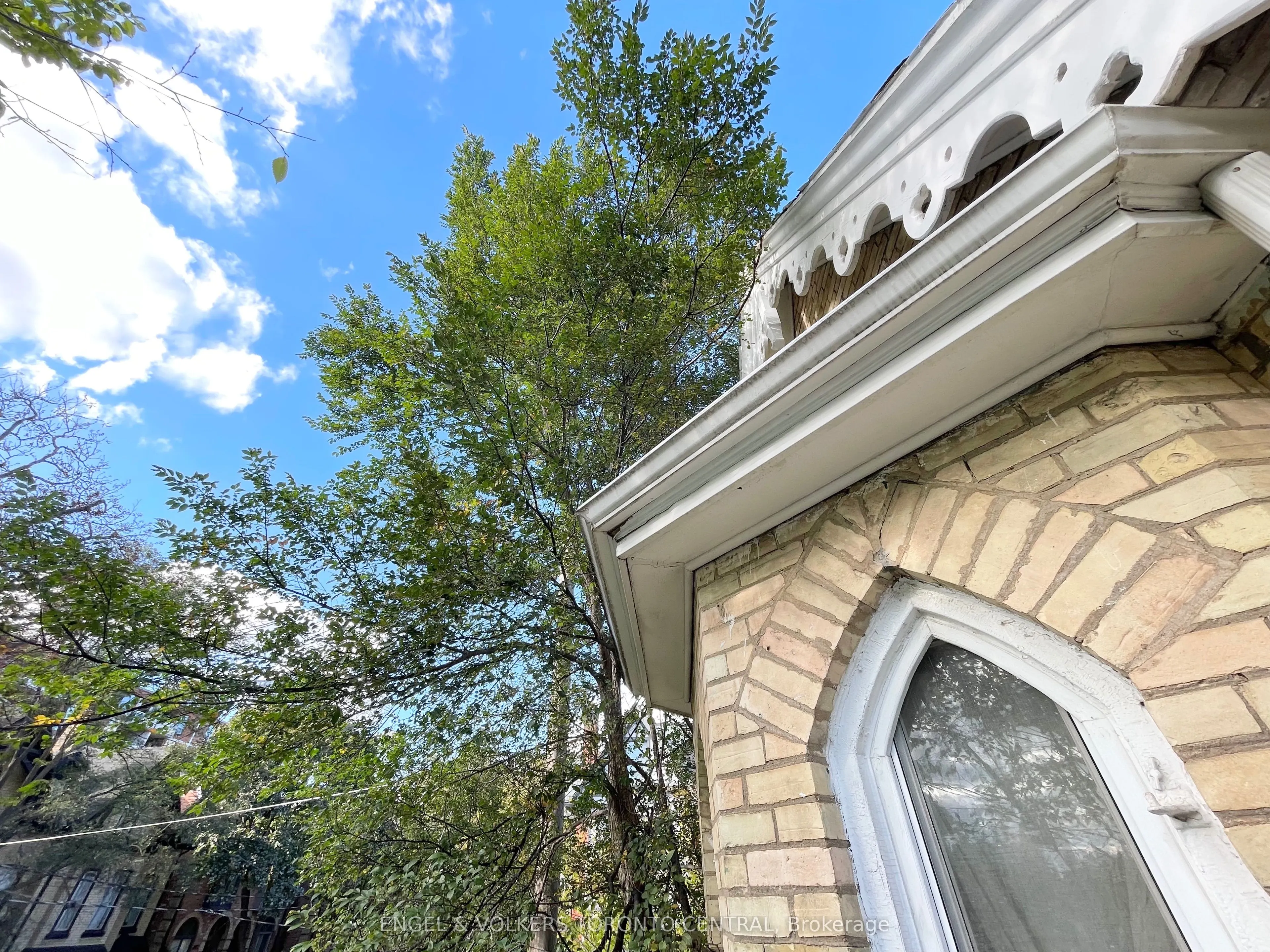 483 Ontario Street, #2