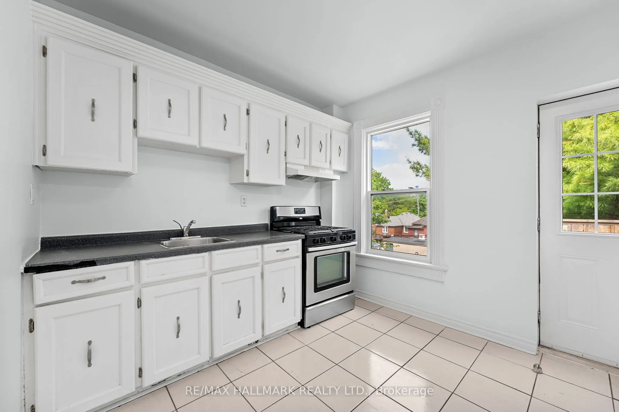 261 Ossington Avenue