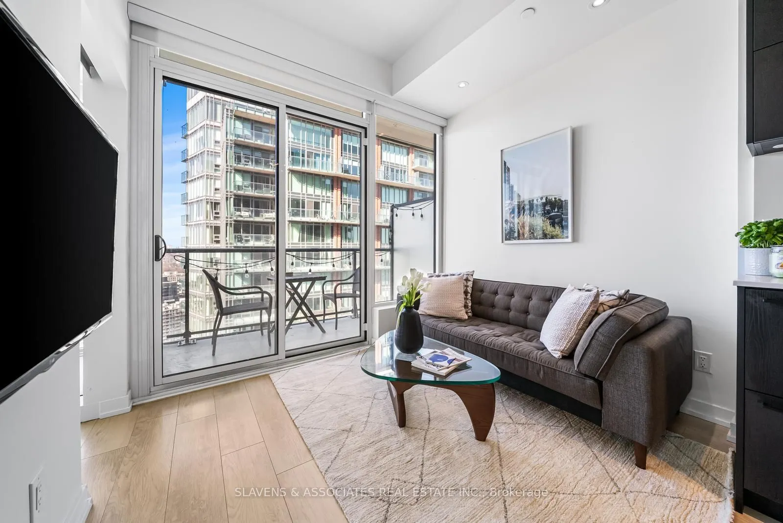 135 East Liberty Street, #2406