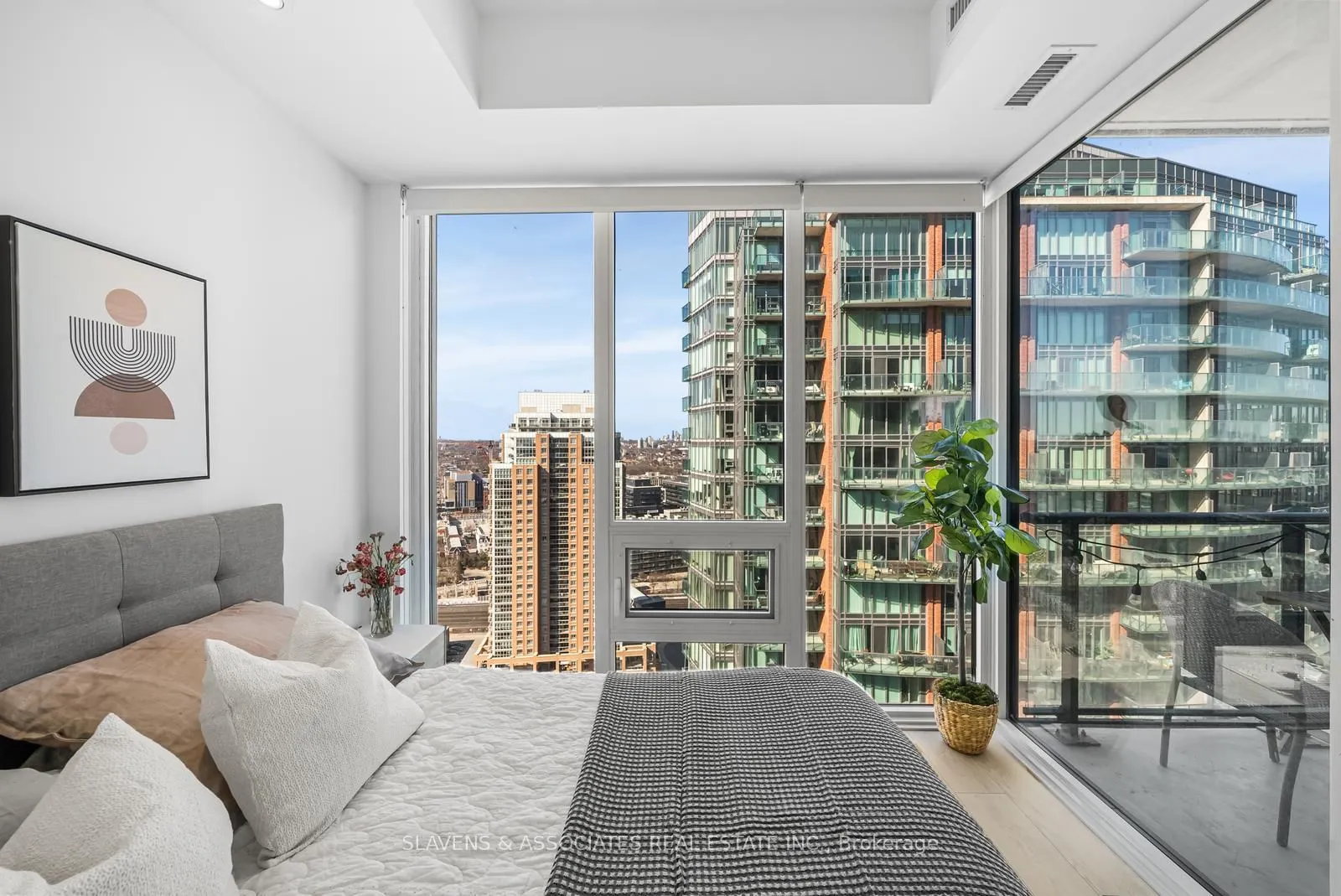 135 East Liberty Street, #2406