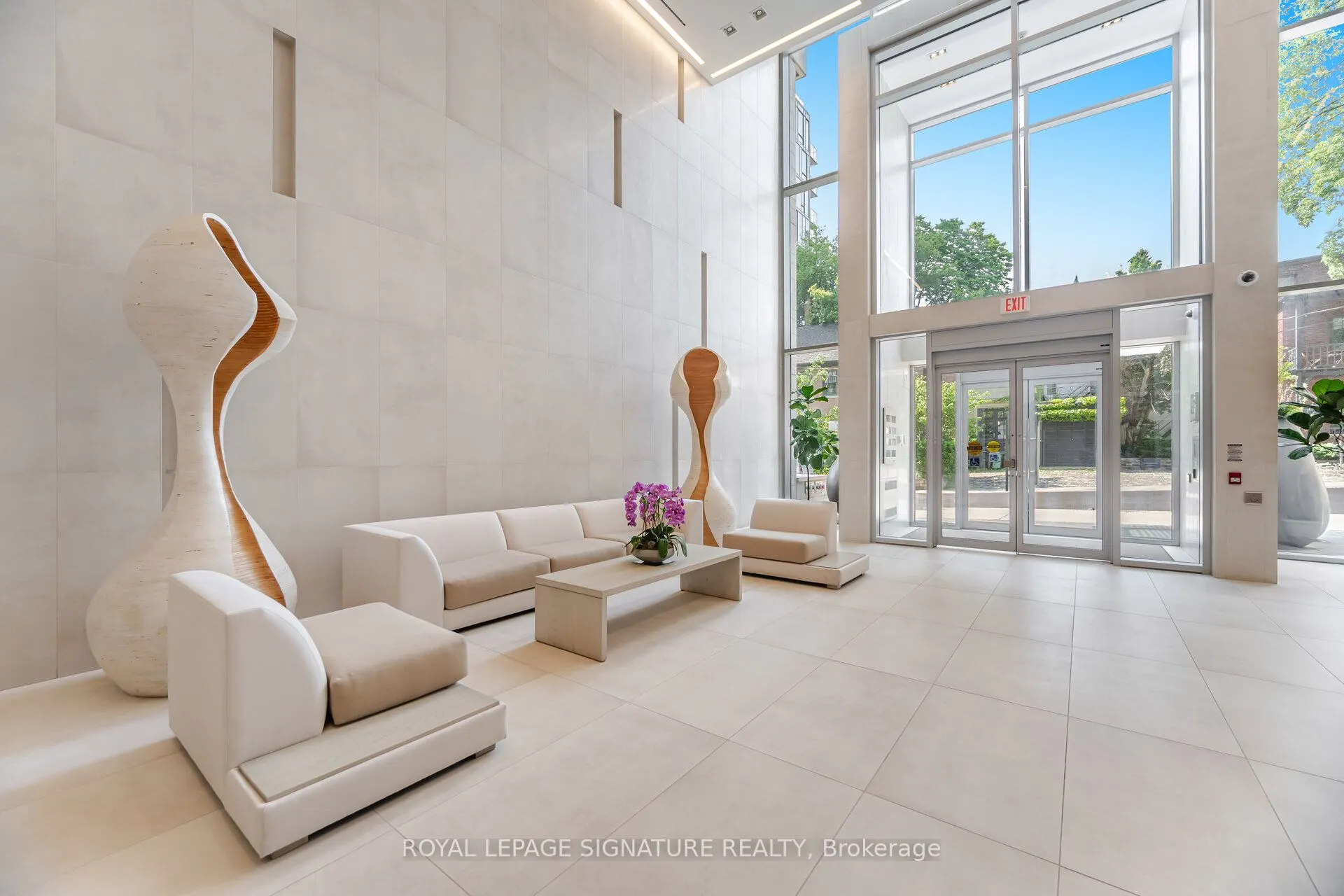 170 Avenue Road, #810