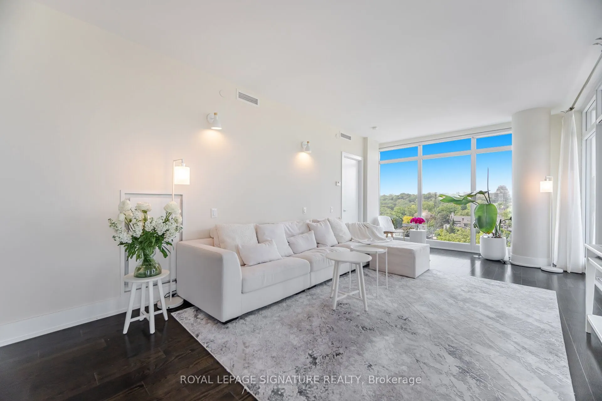 170 Avenue Road, #810