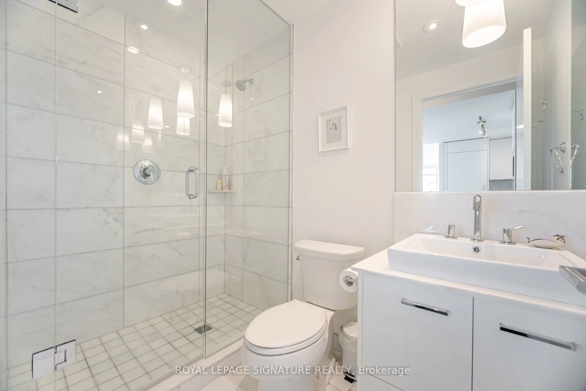 170 Avenue Road, #810