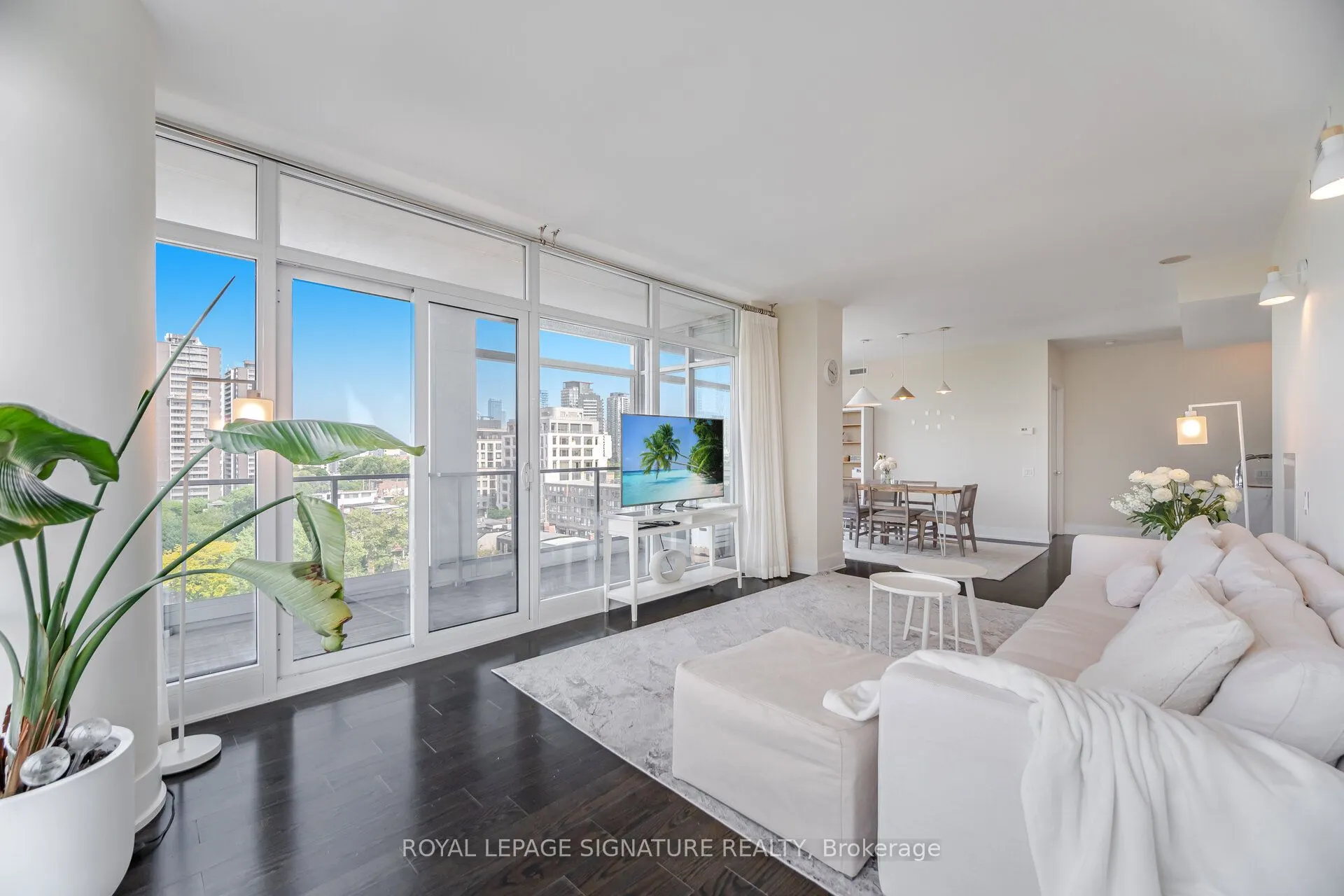 170 Avenue Road, #810
