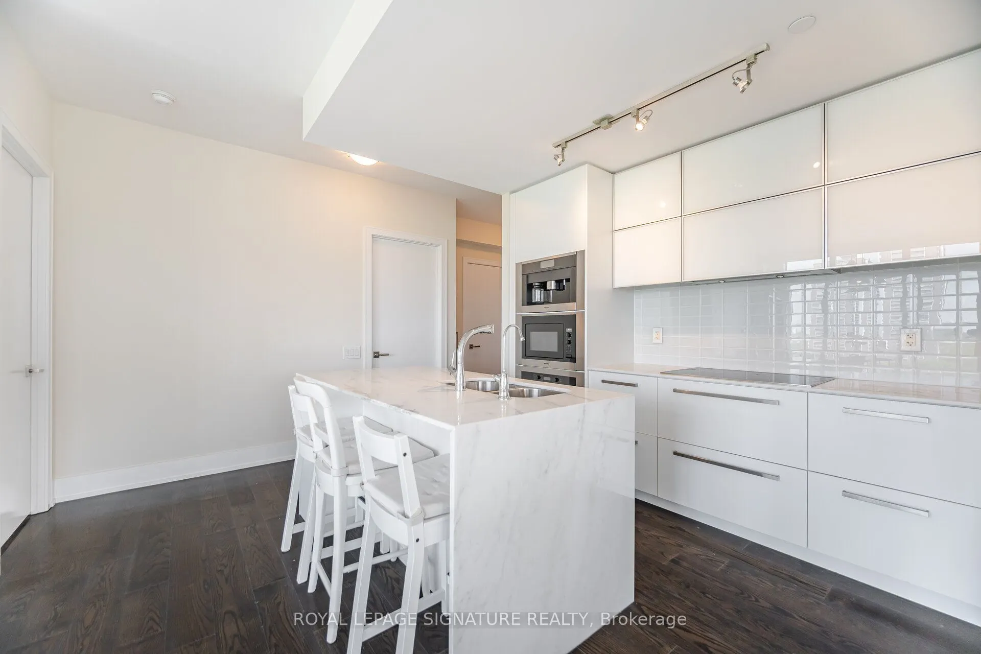 170 Avenue Road, #810