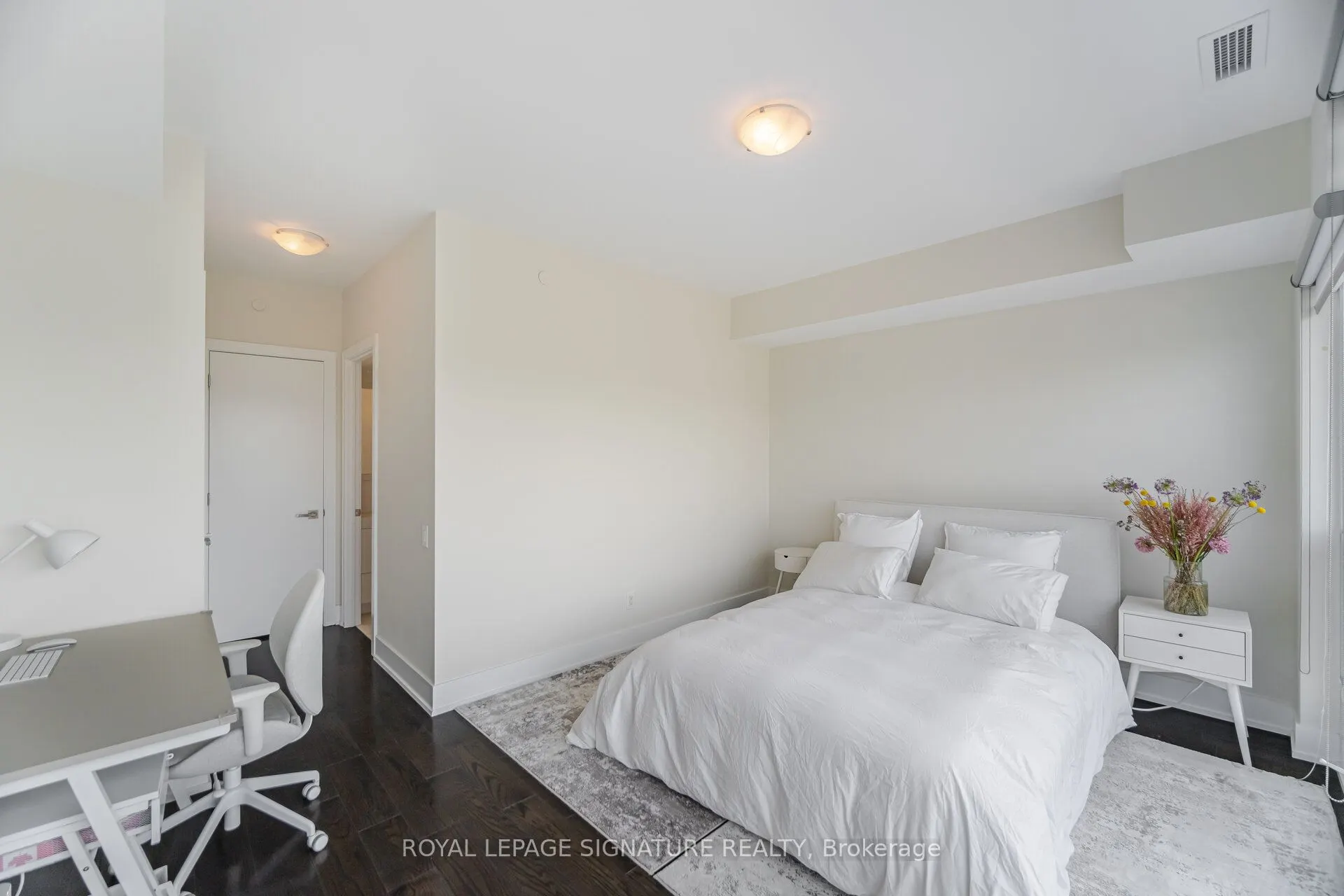 170 Avenue Road, #810
