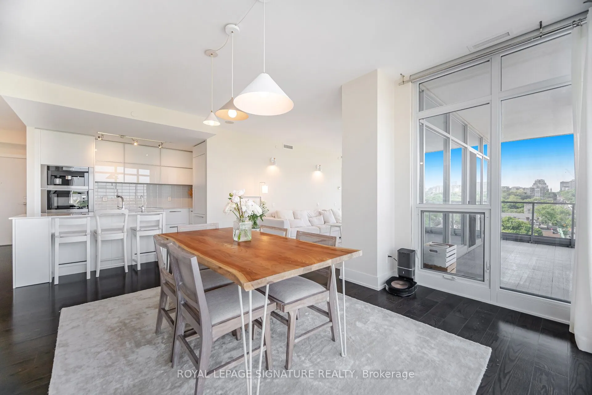 170 Avenue Road, #810