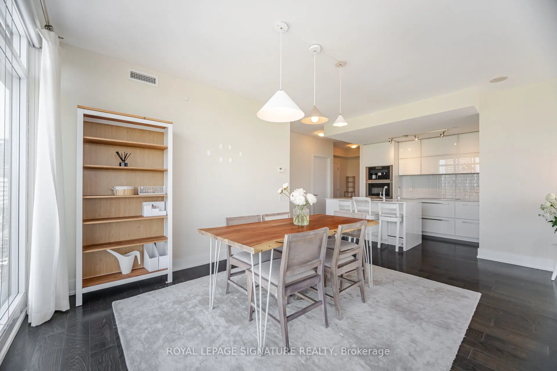 170 Avenue Road, #810