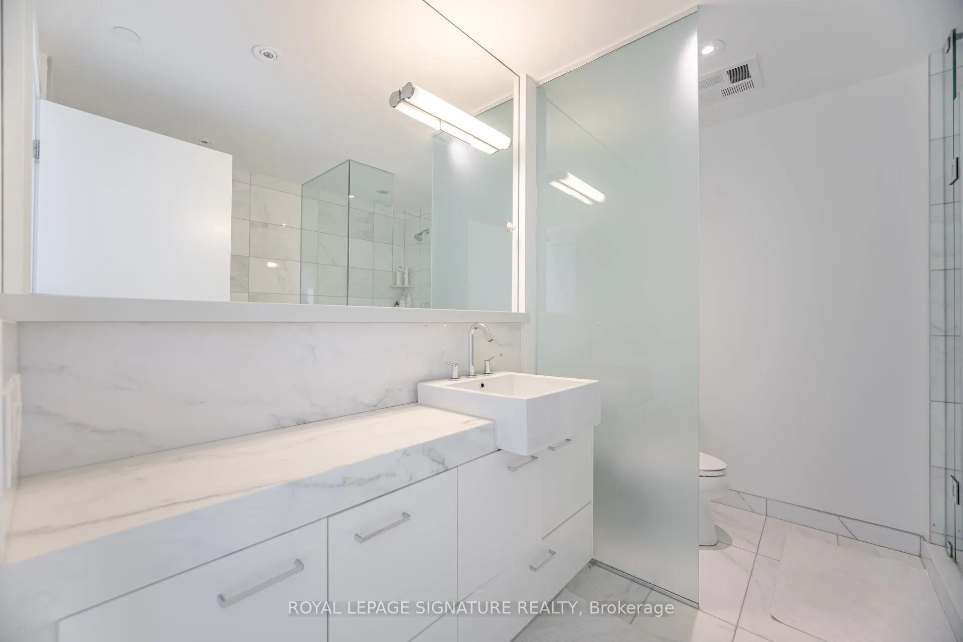 170 Avenue Road, #810