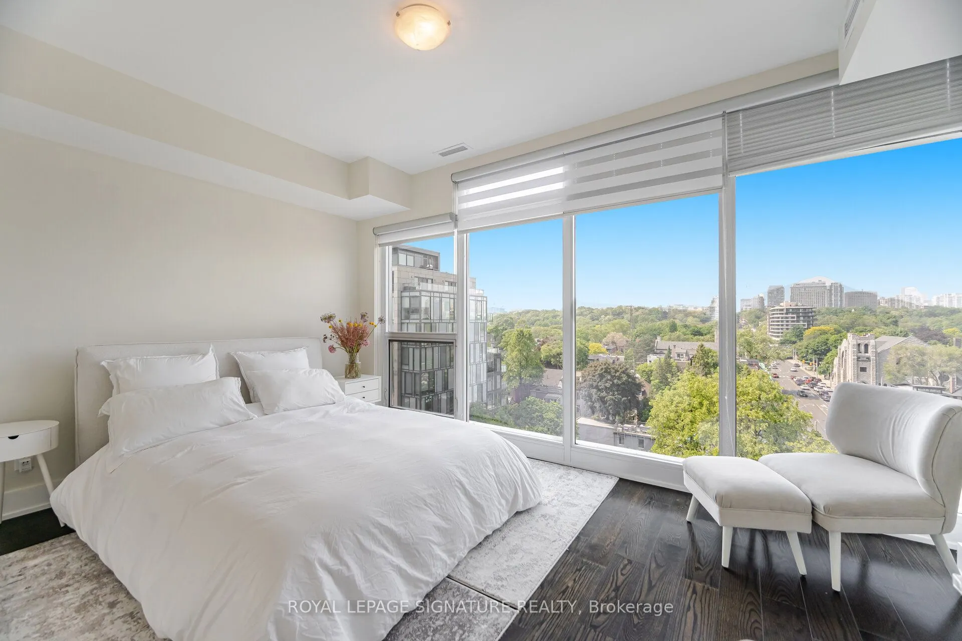 170 Avenue Road, #810