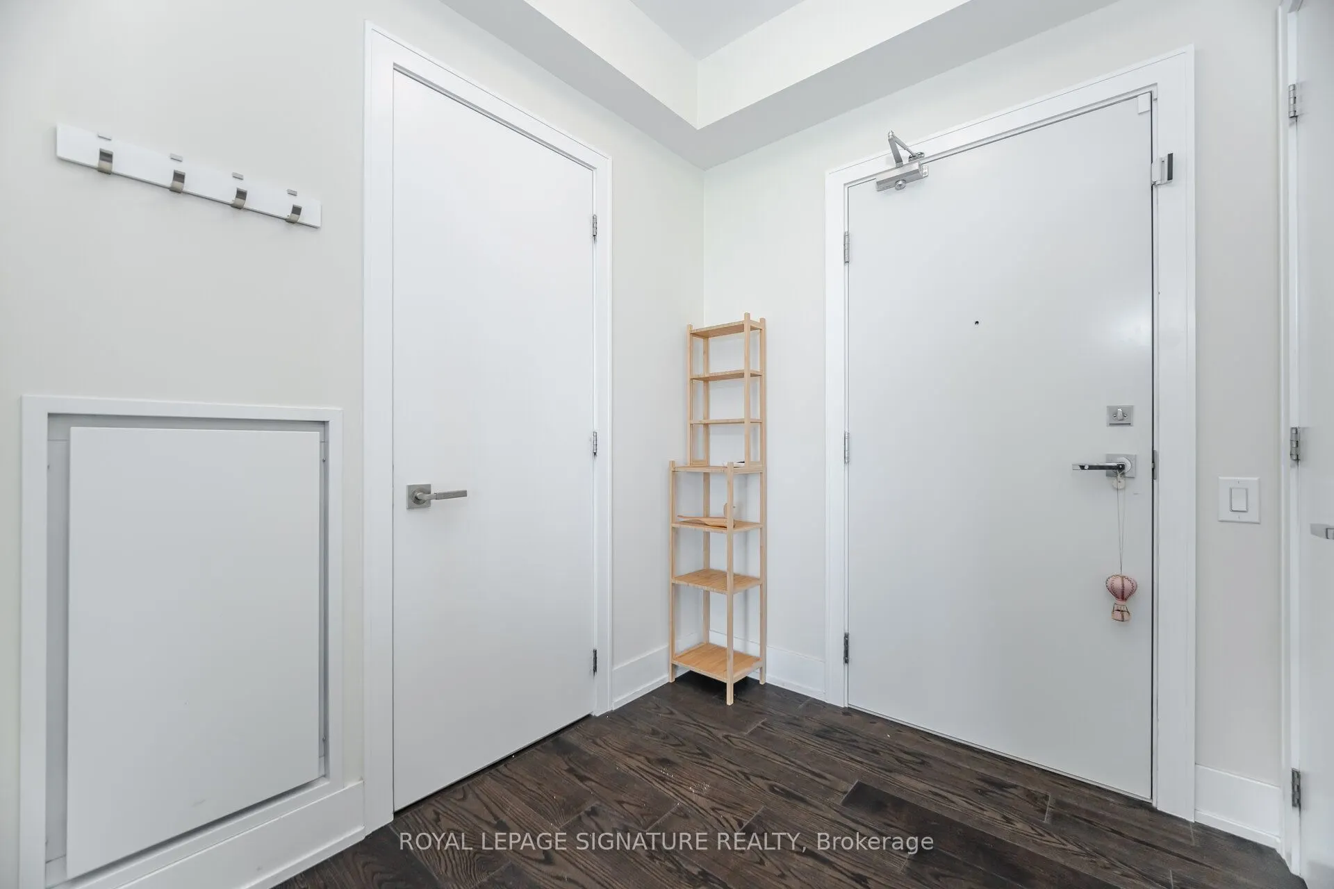 170 Avenue Road, #810