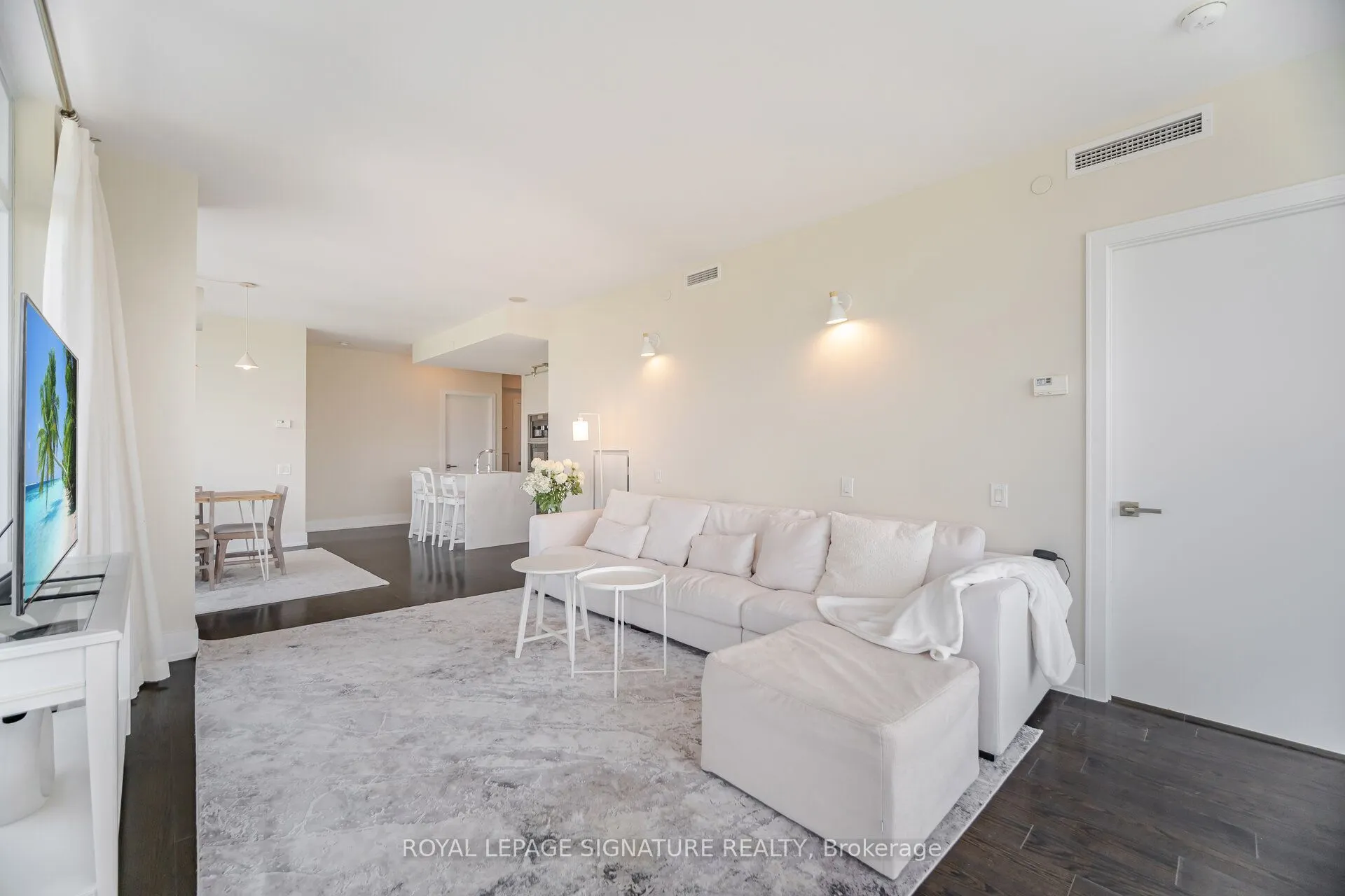 170 Avenue Road, #810
