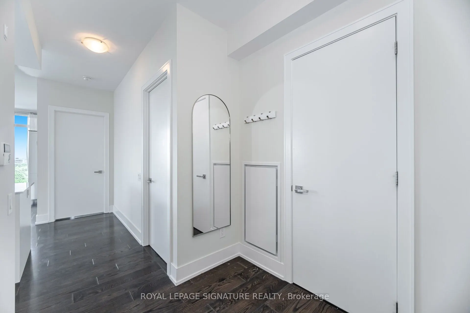 170 Avenue Road, #810