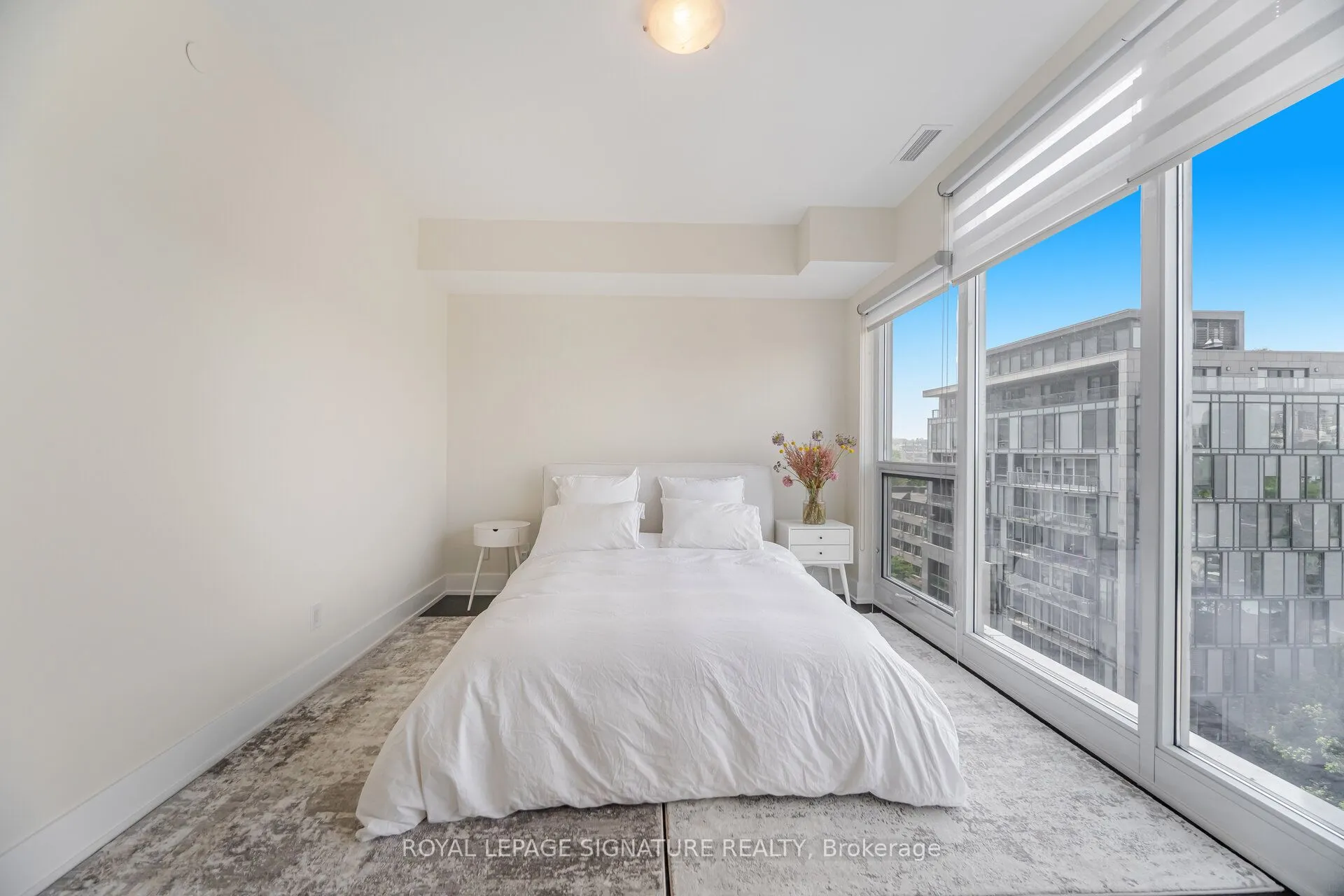 170 Avenue Road, #810