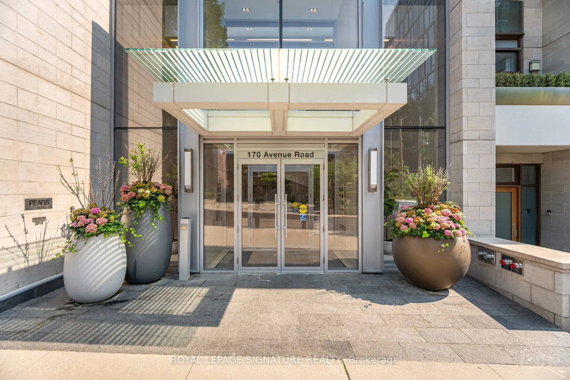 170 Avenue Road, #810