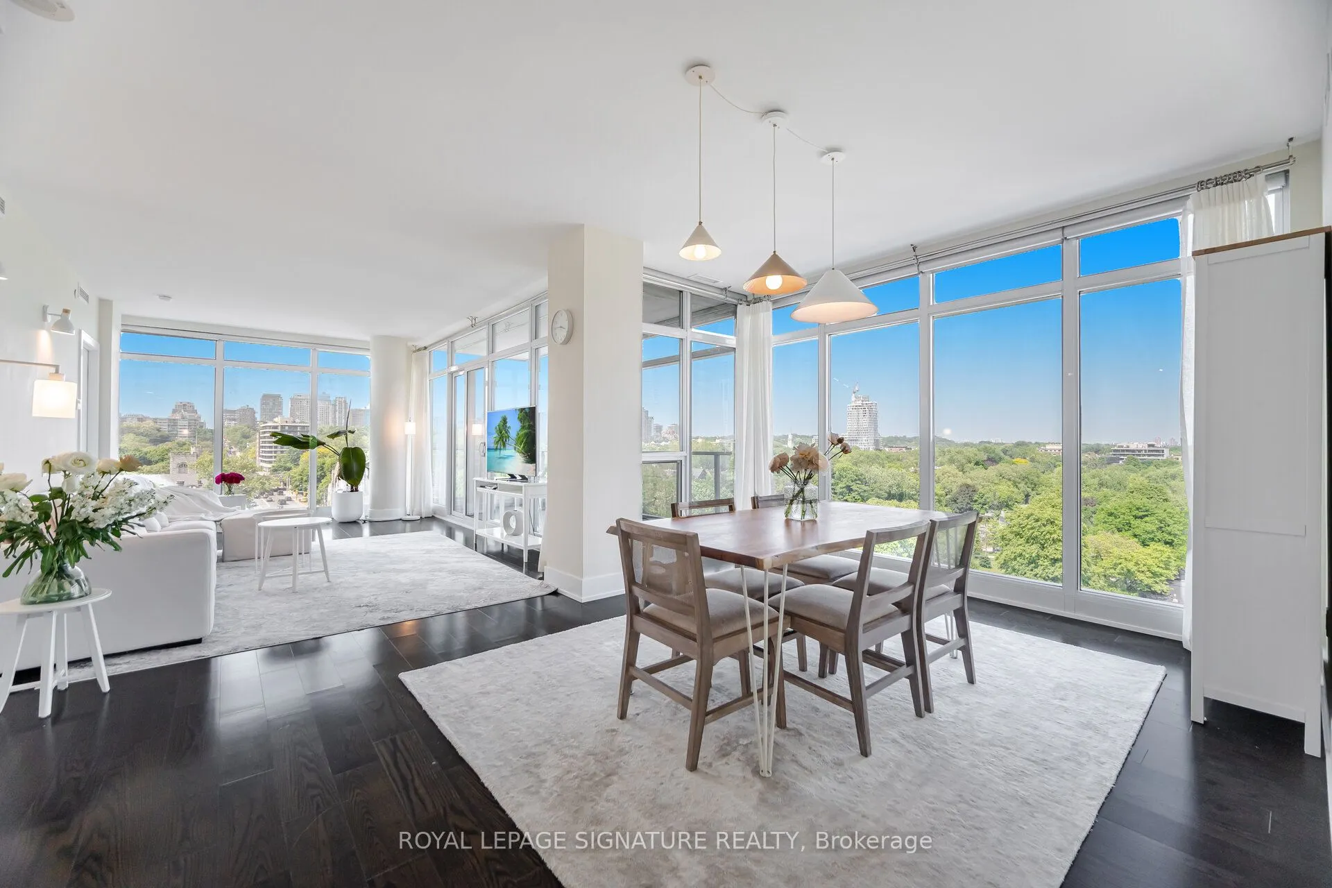 170 Avenue Road, #810