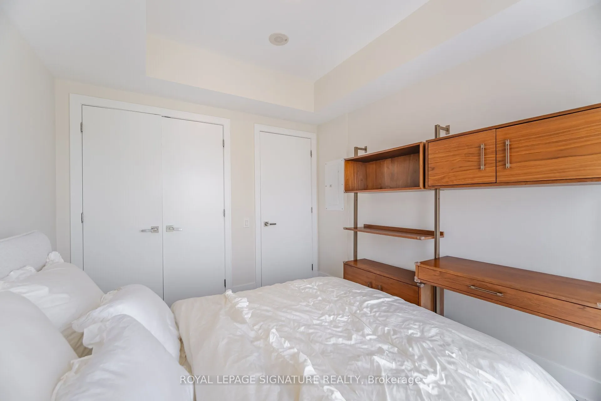 170 Avenue Road, #810