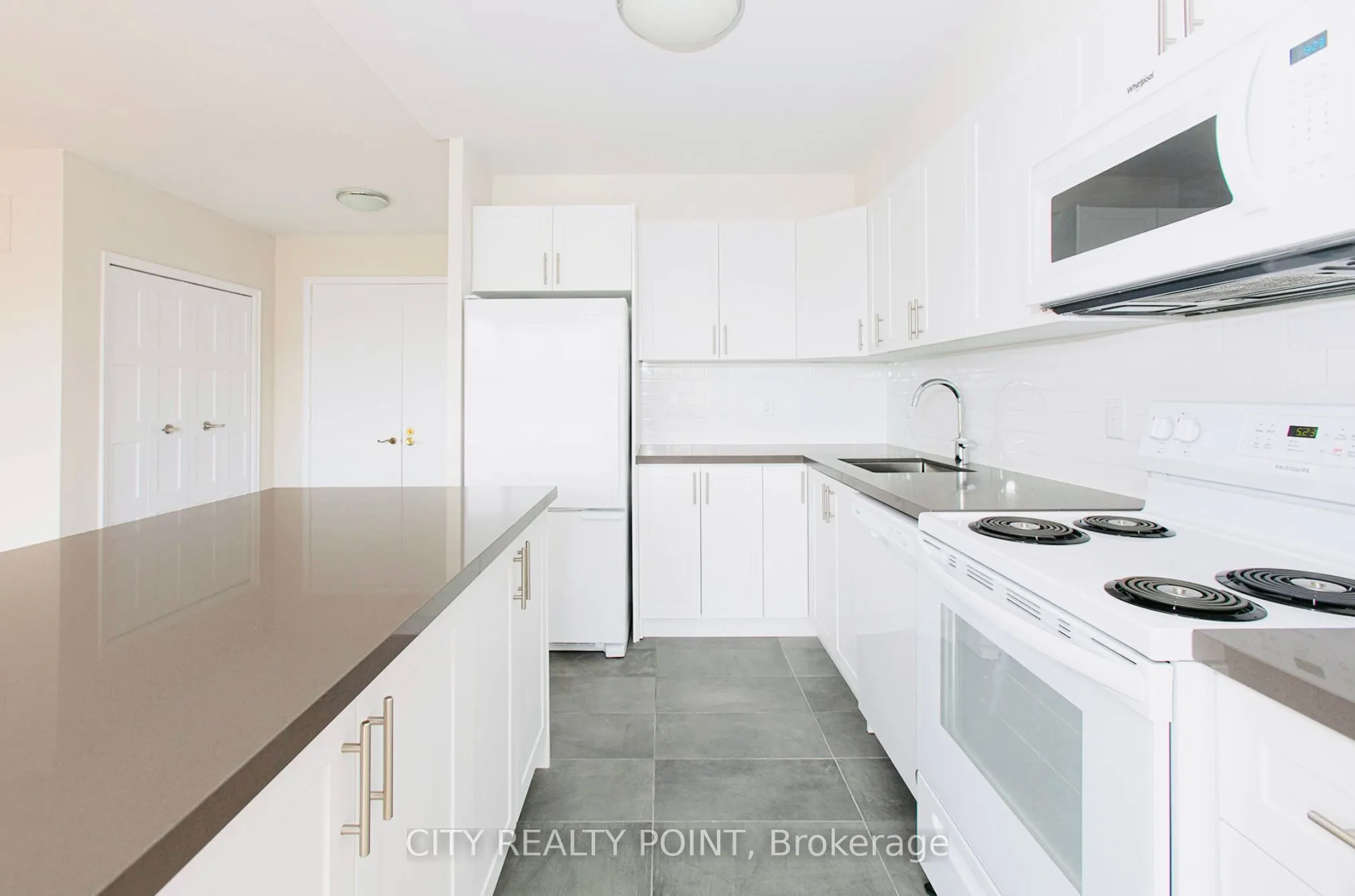 10 Shallmar Boulevard, #201