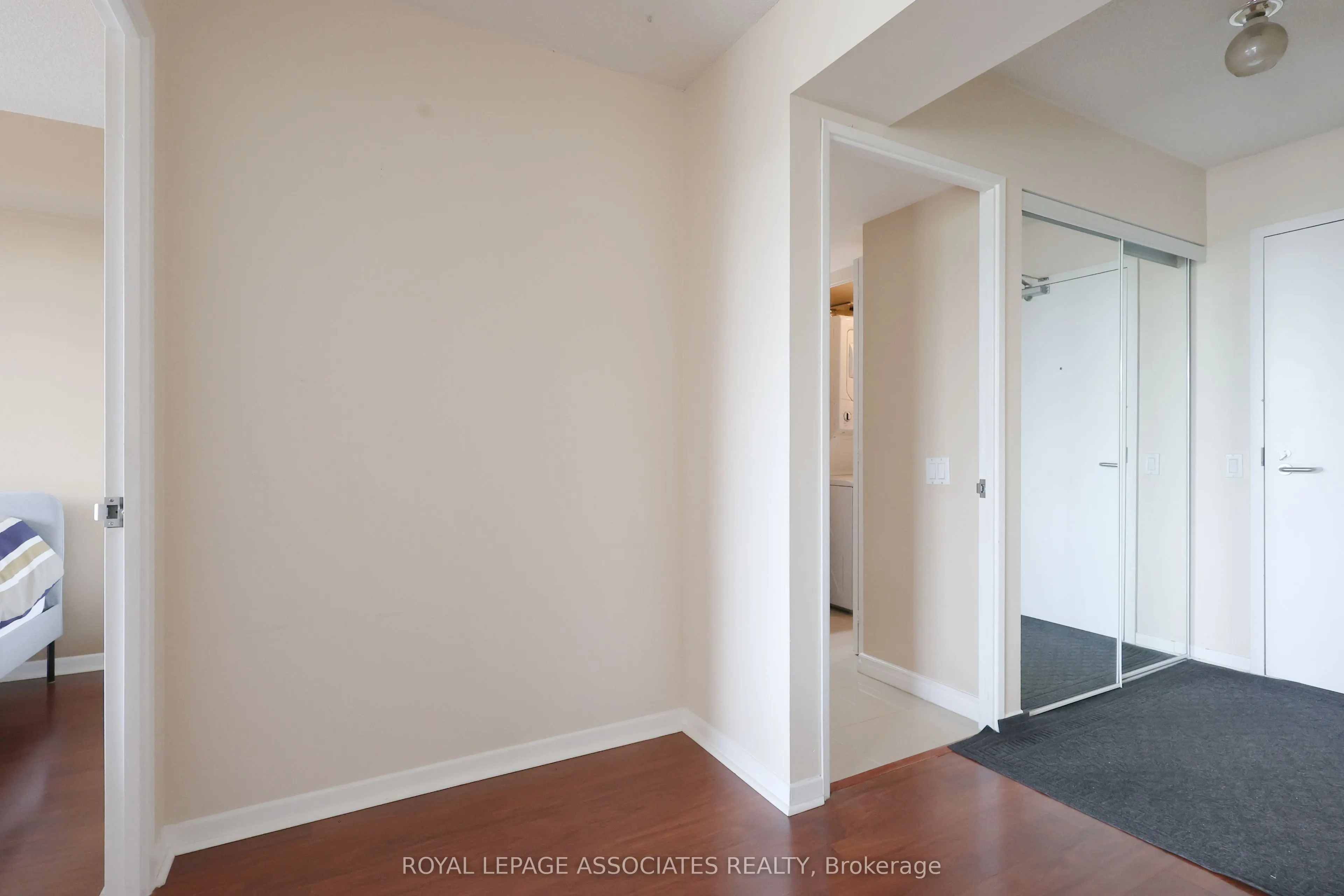 21 Overlea Boulevard, #208