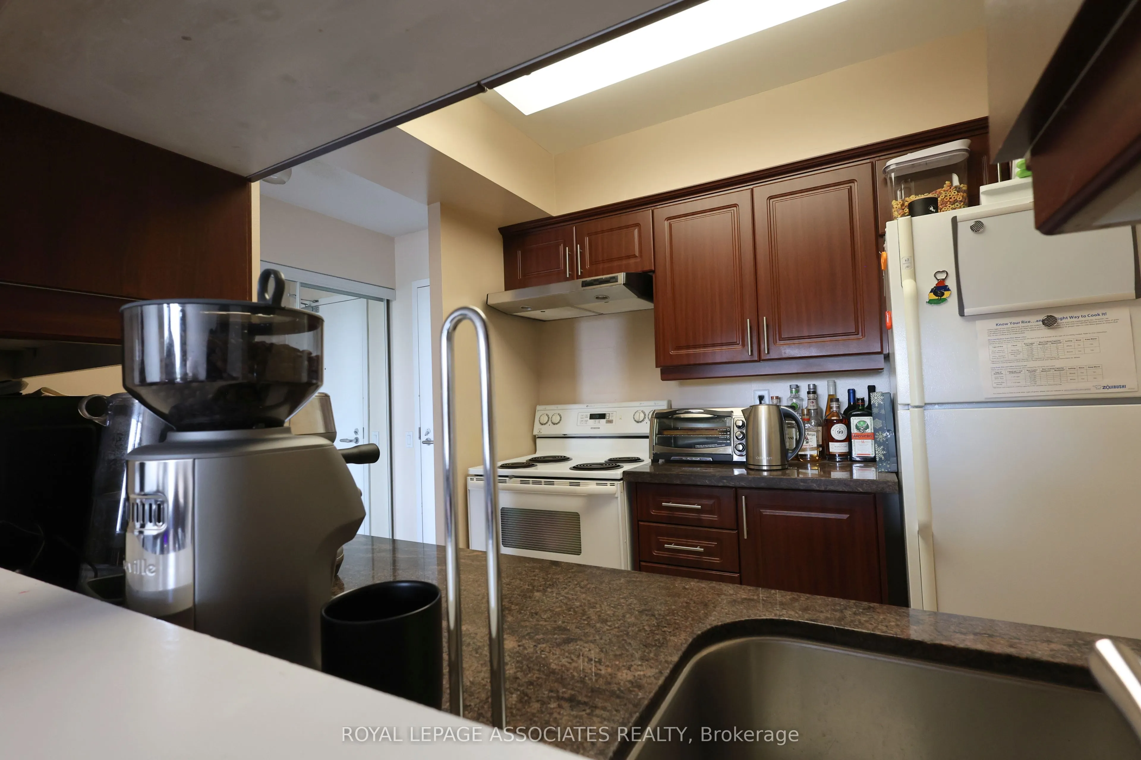 21 Overlea Boulevard, #208