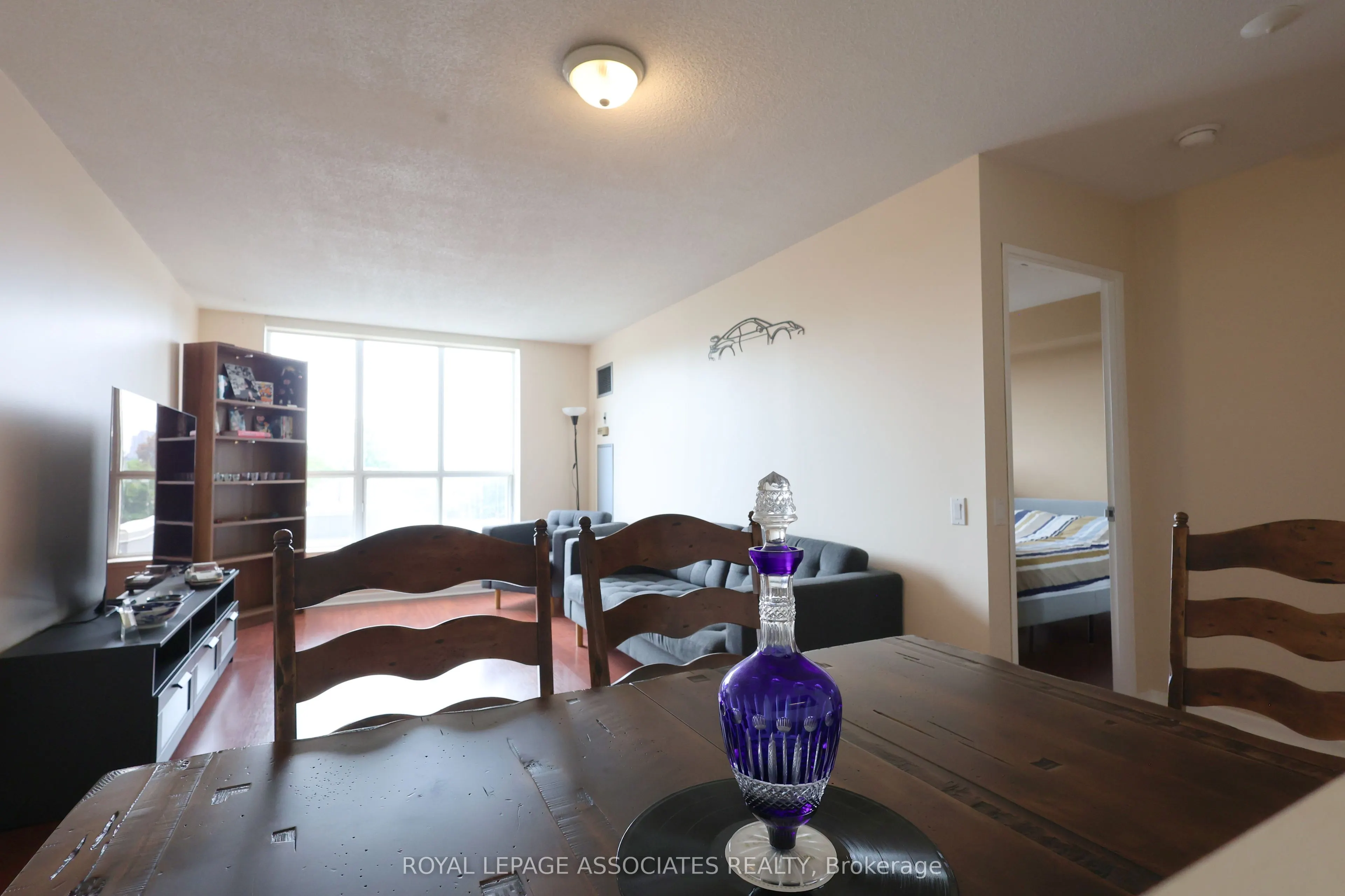 21 Overlea Boulevard, #208