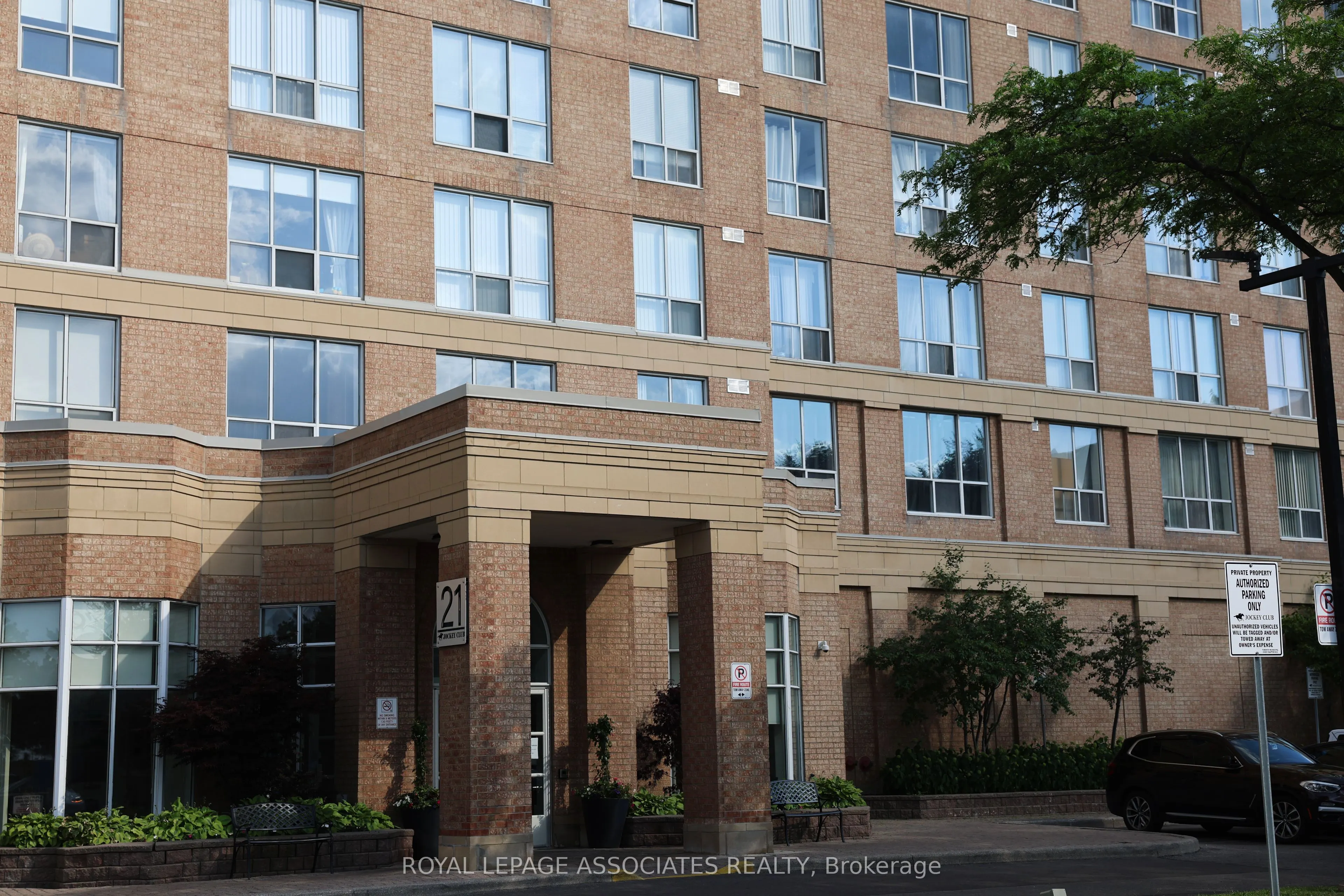 21 Overlea Boulevard, #208