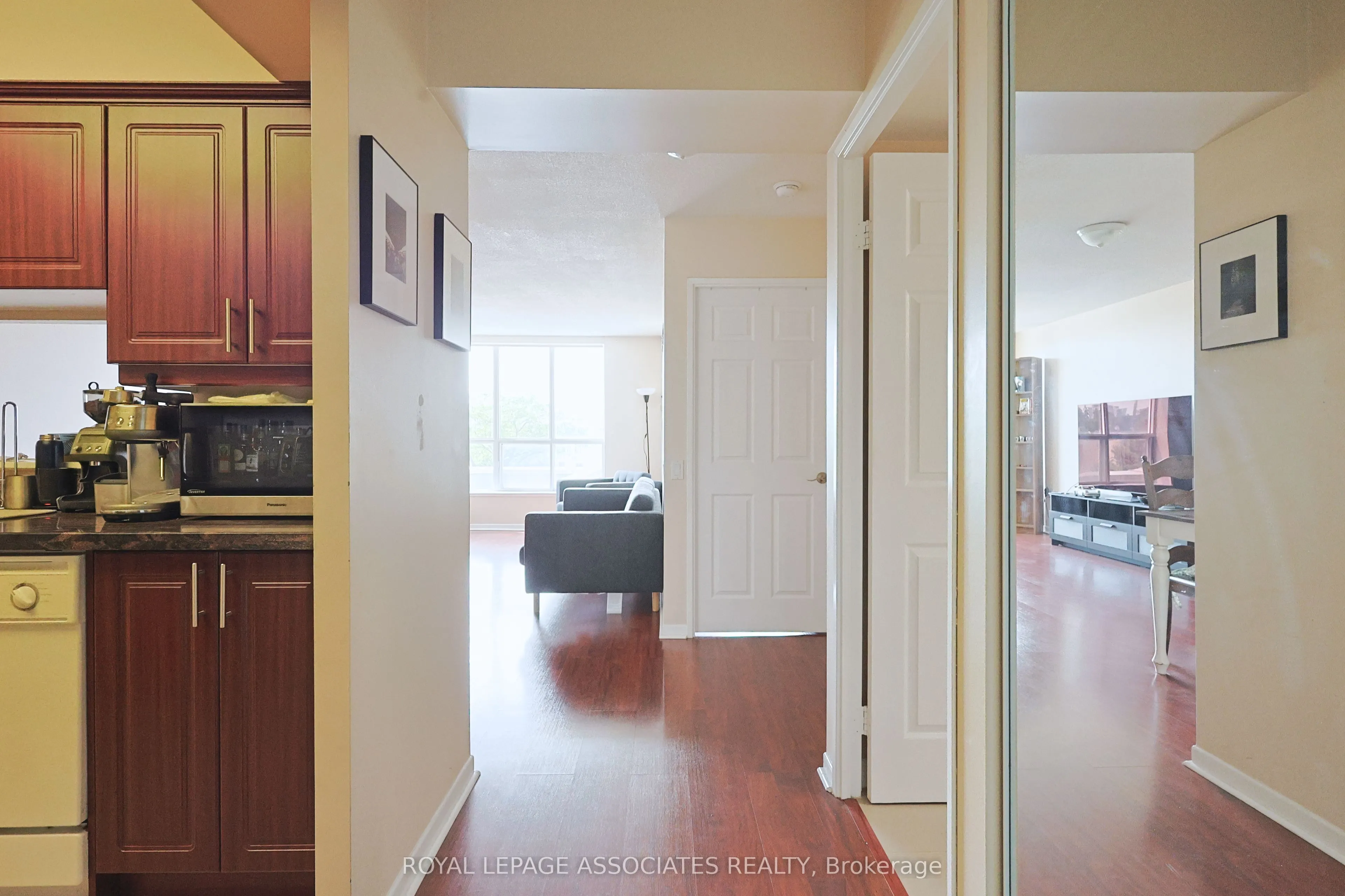 21 Overlea Boulevard, #208