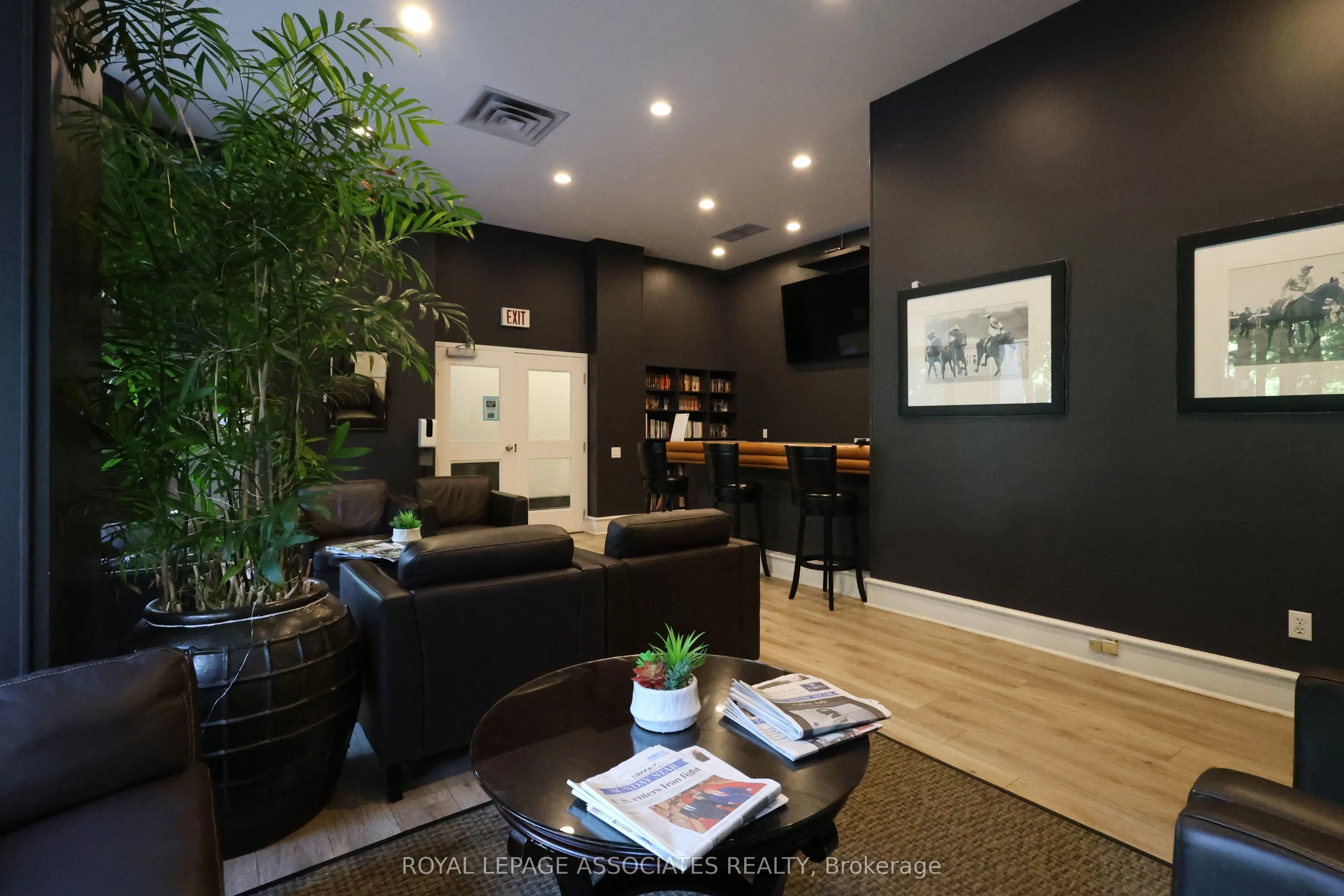21 Overlea Boulevard, #208