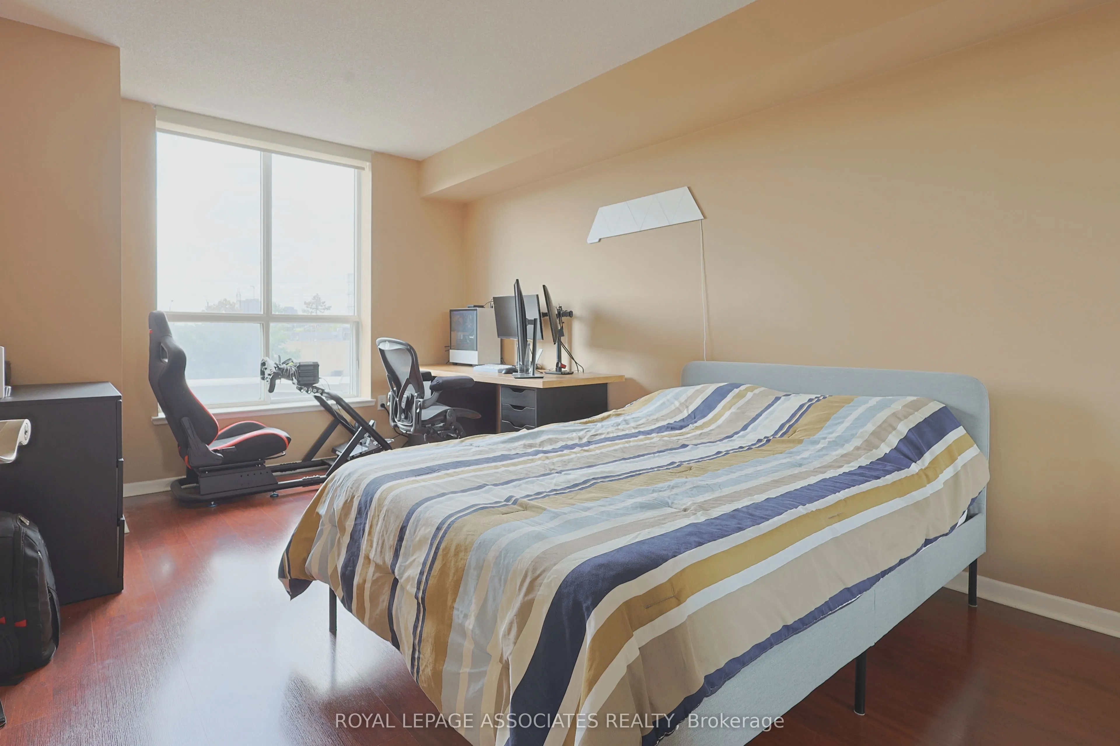 21 Overlea Boulevard, #208