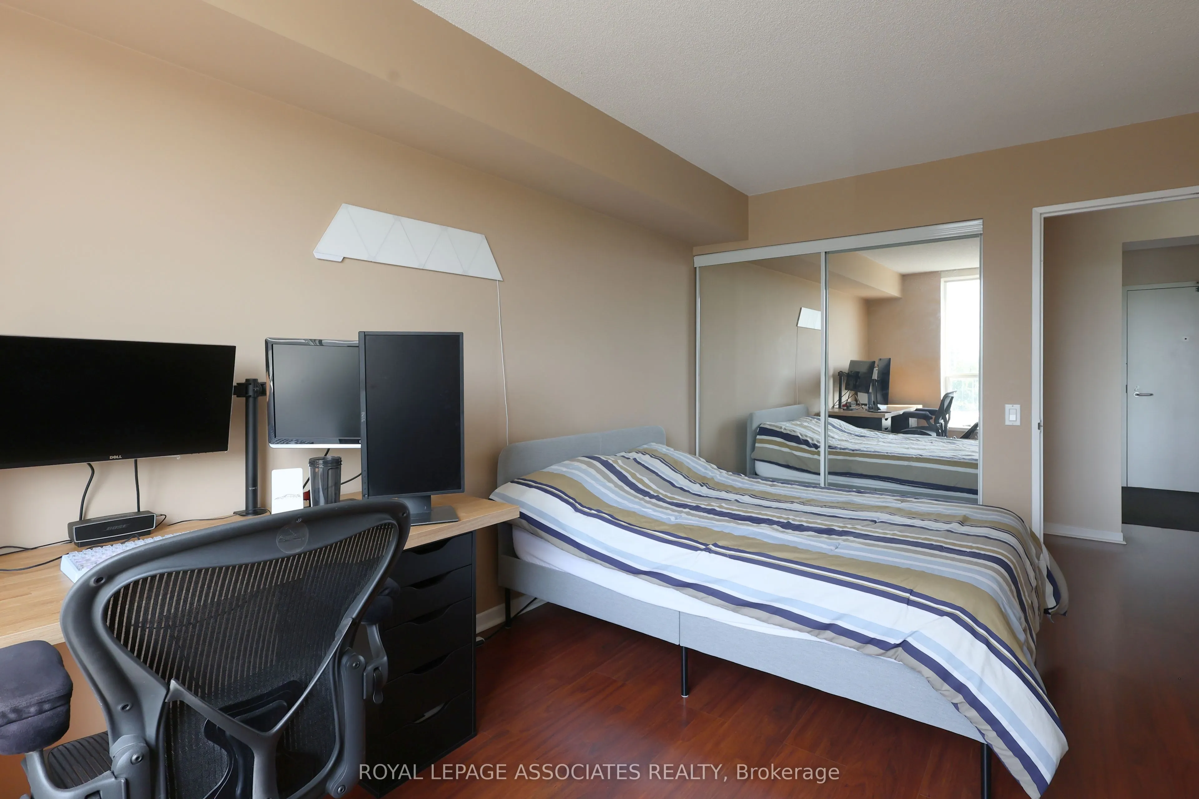 21 Overlea Boulevard, #208