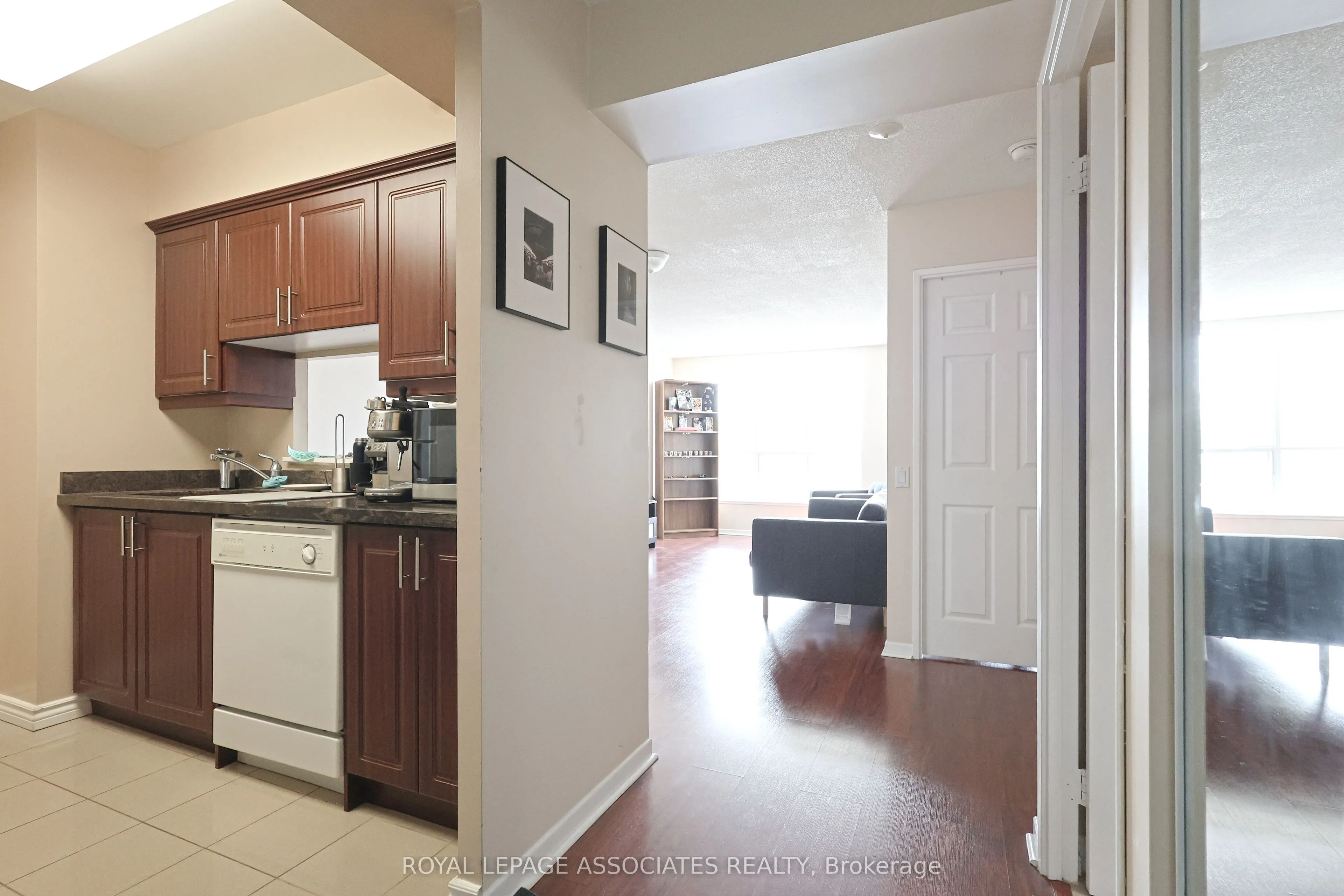 21 Overlea Boulevard, #208
