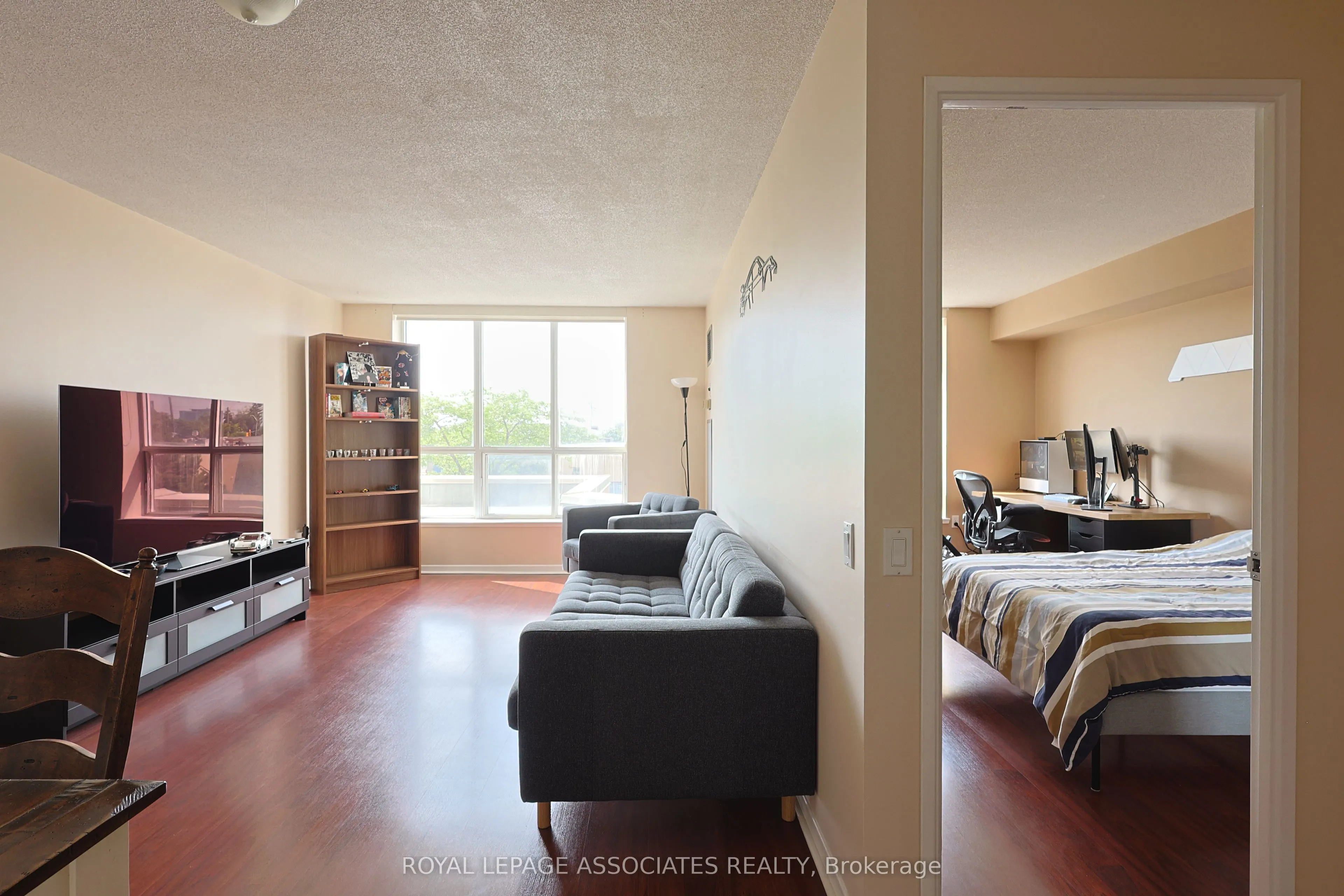 21 Overlea Boulevard, #208