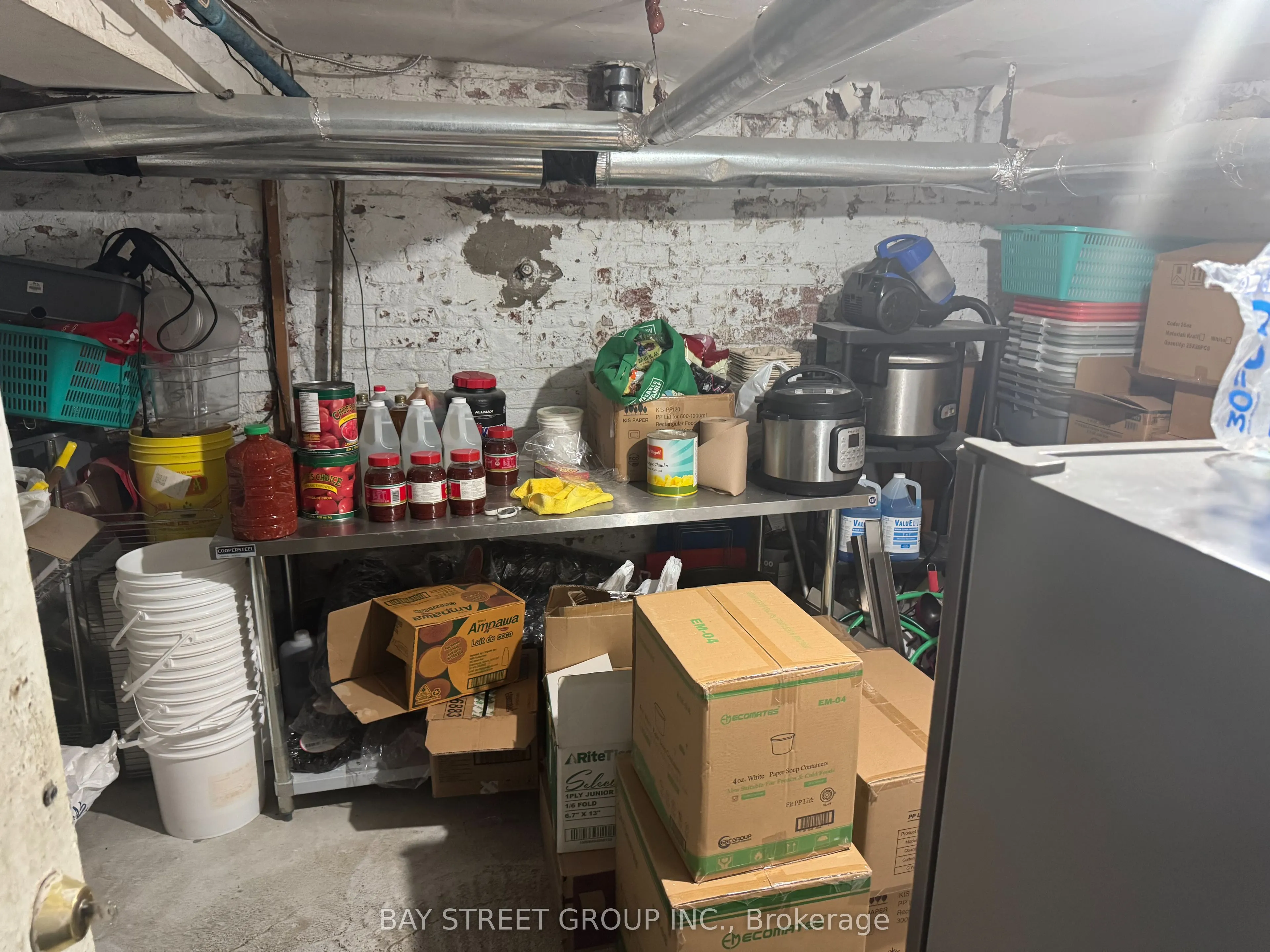 690 Bloor Street W