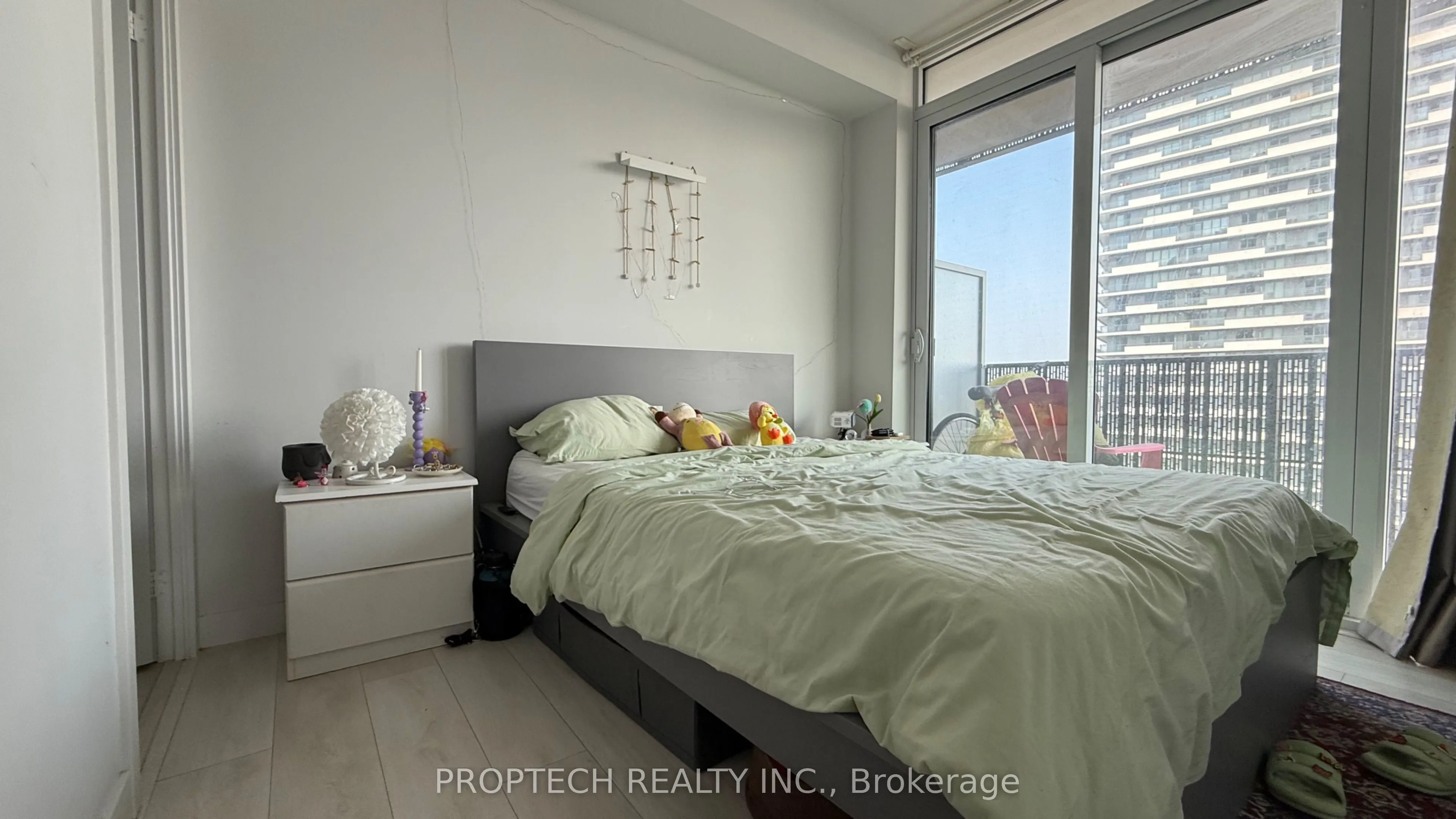 8 Eglinton Avenue E, #2002