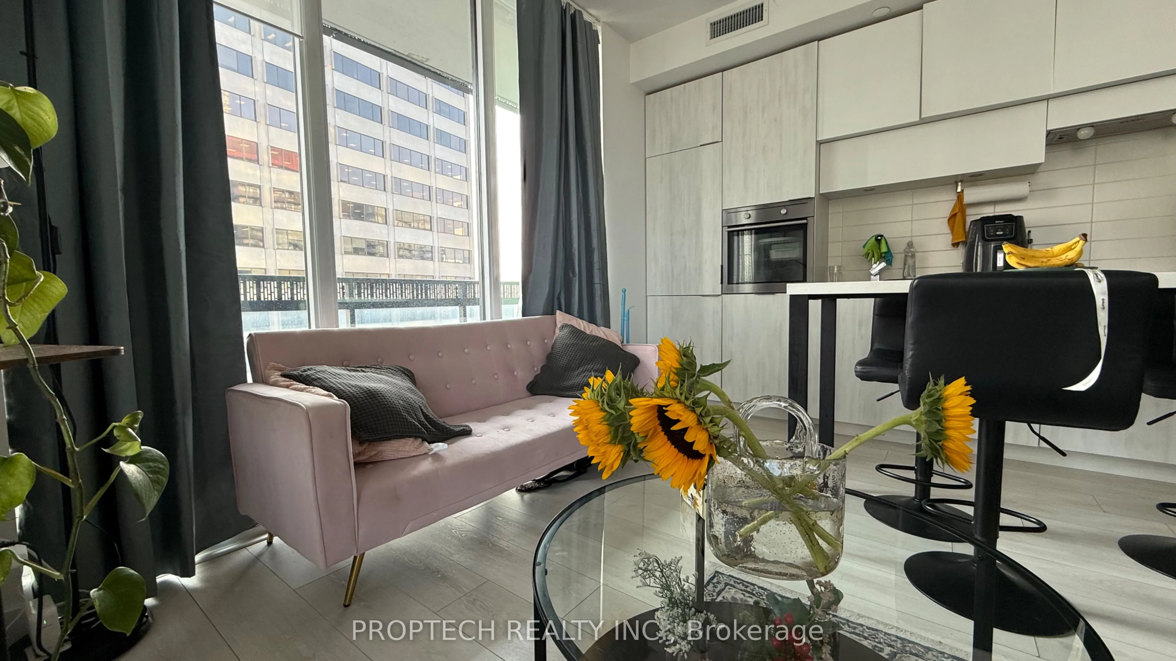 8 Eglinton Avenue E, #2002